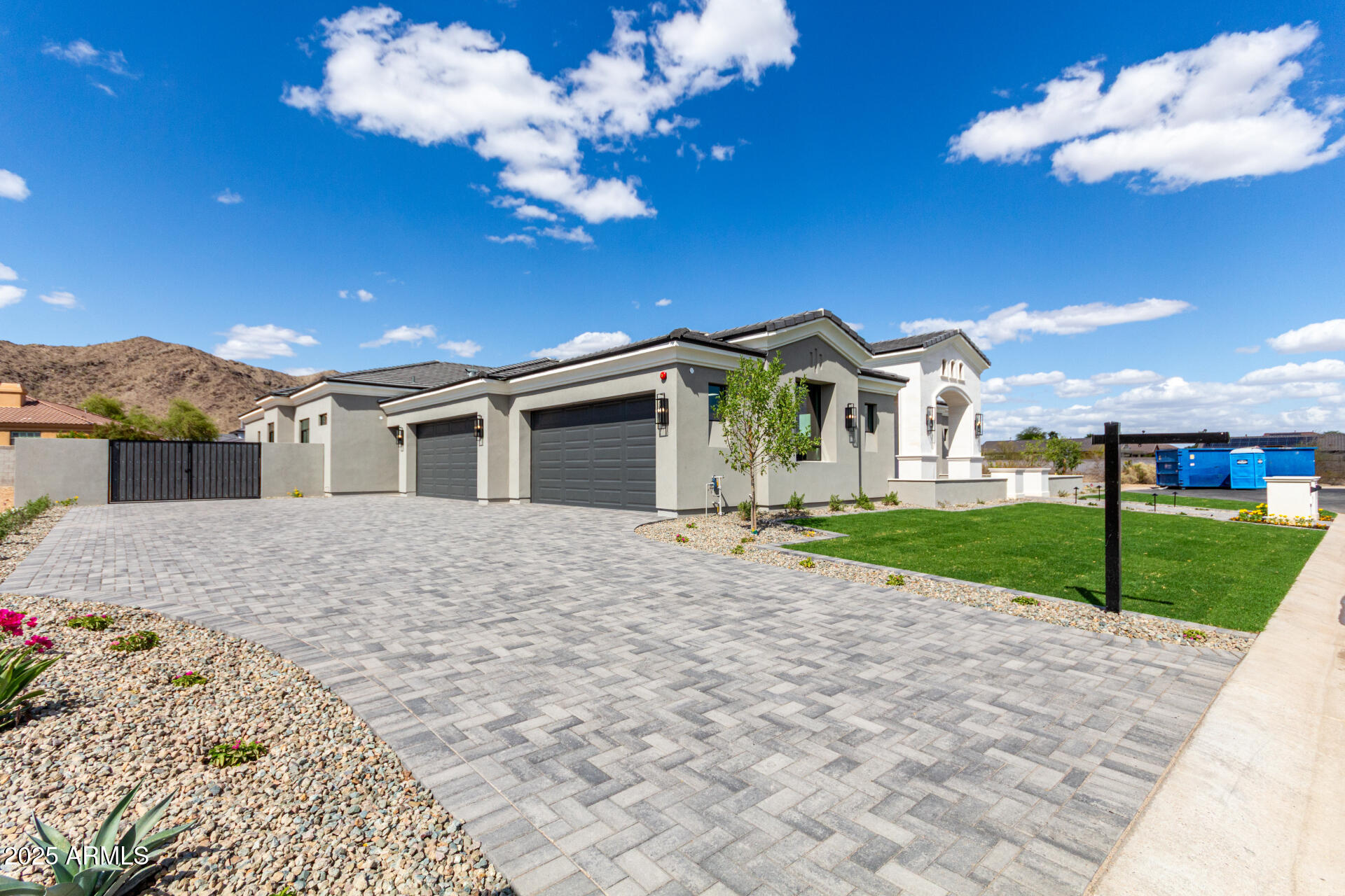 3046 W Redwood Lane