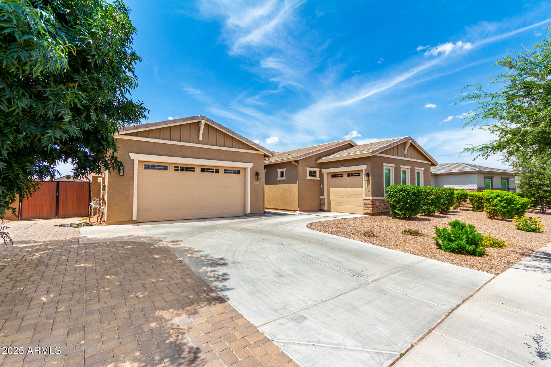 Homes 2 22363 E VIA DEL JARDIN --