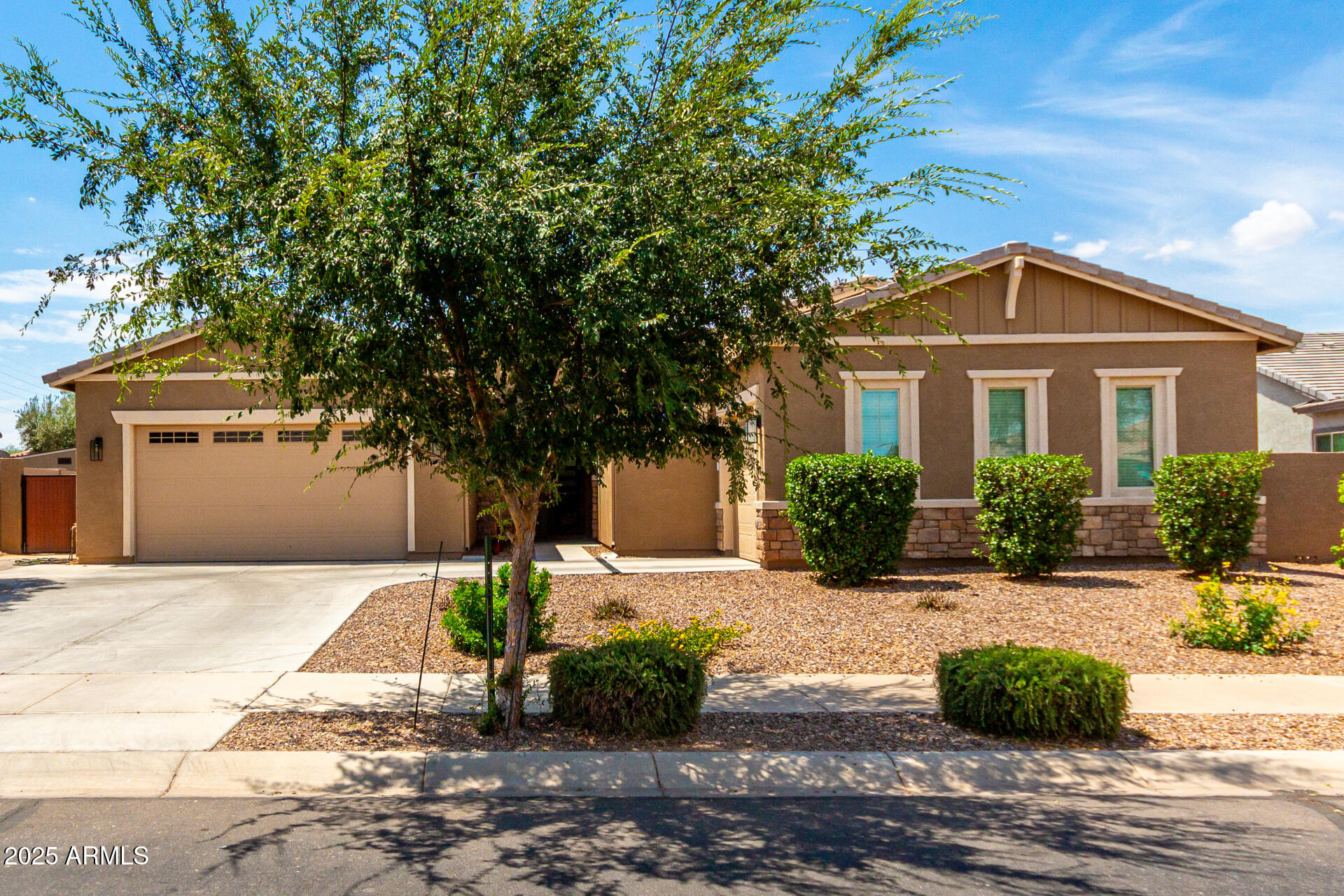 Homes 1 22363 E VIA DEL JARDIN --