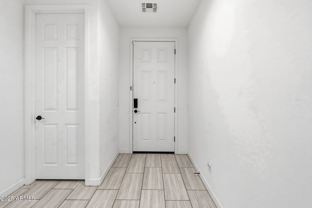 Photo of 7620 W Raymond Street, Phoenix, AZ 85043 (MLS # 6936106)