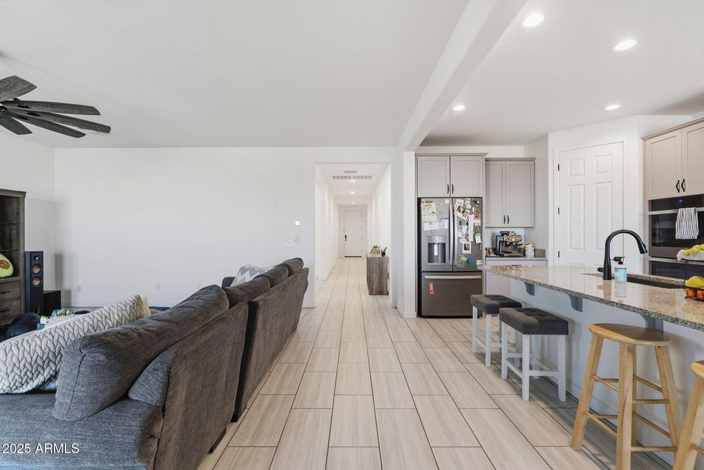 Photo of 7620 W Raymond Street, Phoenix, AZ 85043 (MLS # 6936106)