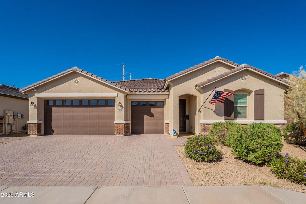 Photo of 7620 W Raymond Street, Phoenix, AZ 85043 (MLS # 6936106)