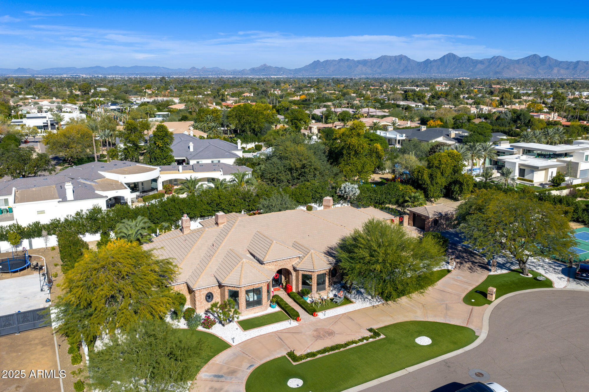 6848 E MEADOWLARK Lane