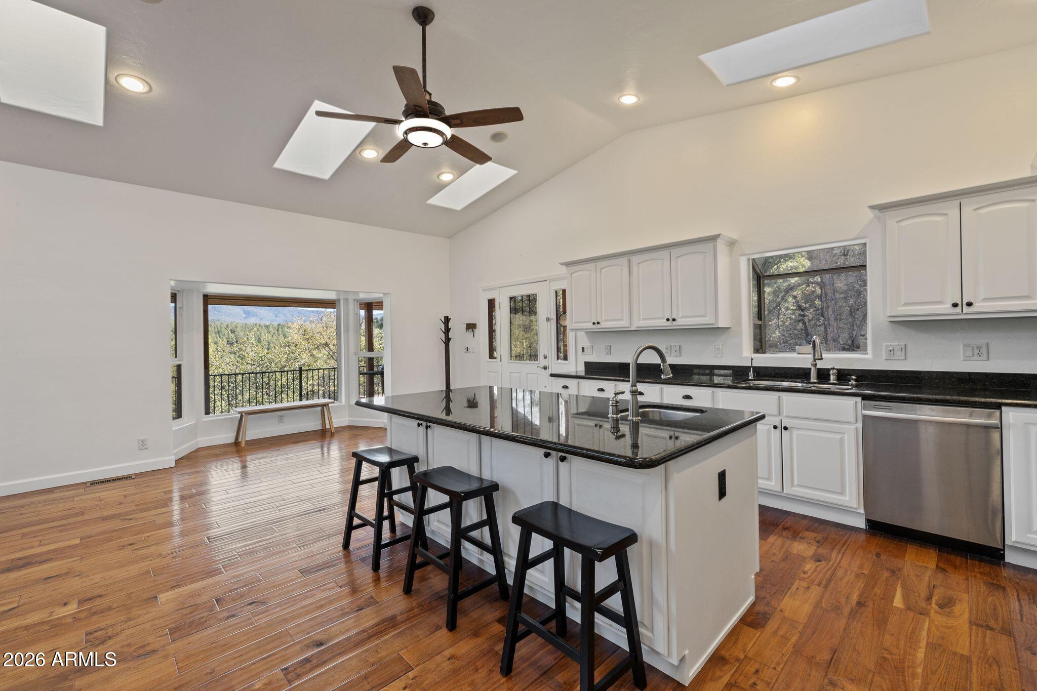 1880 W MANZANITA Drive