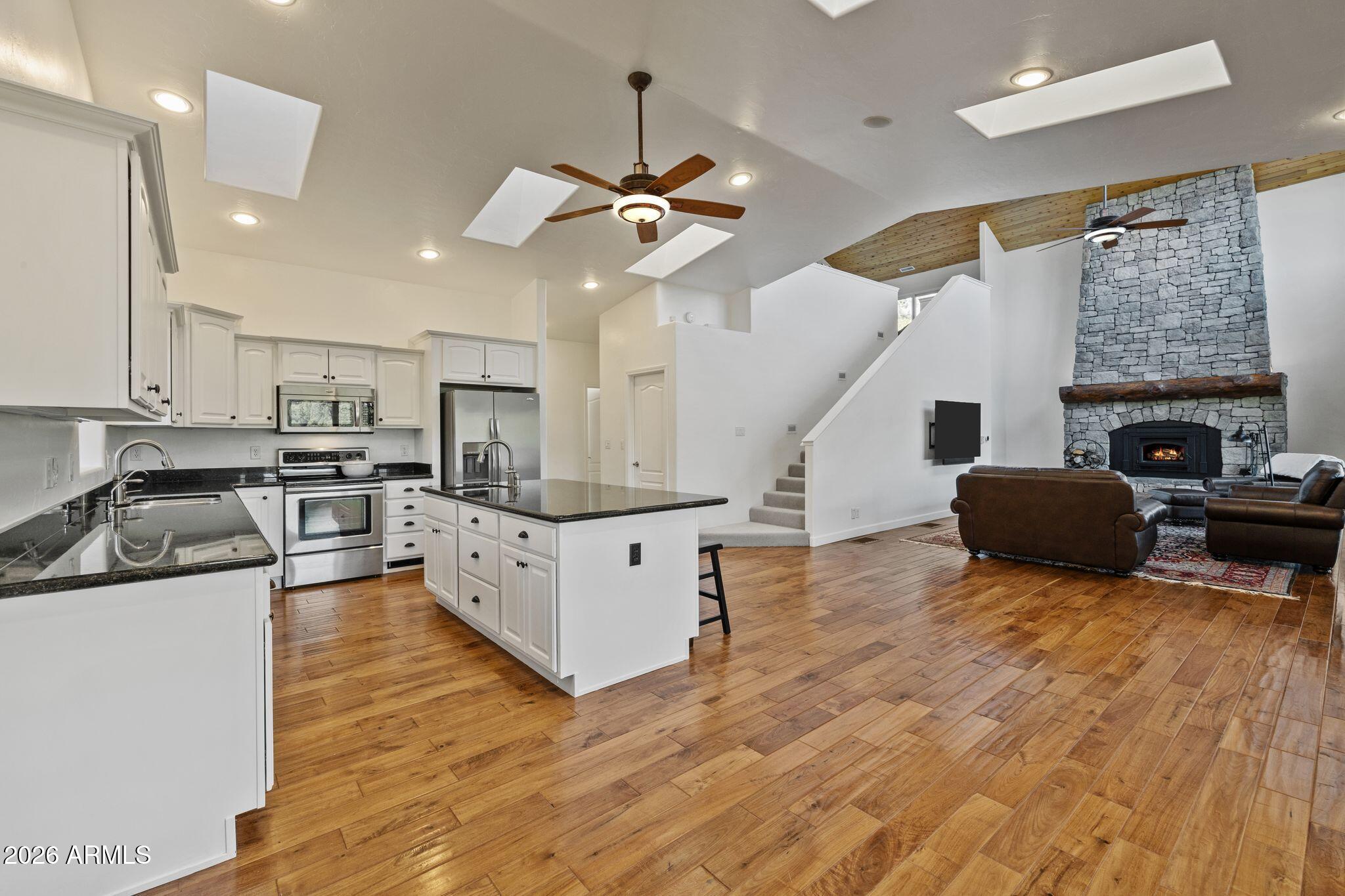 1880 W MANZANITA Drive