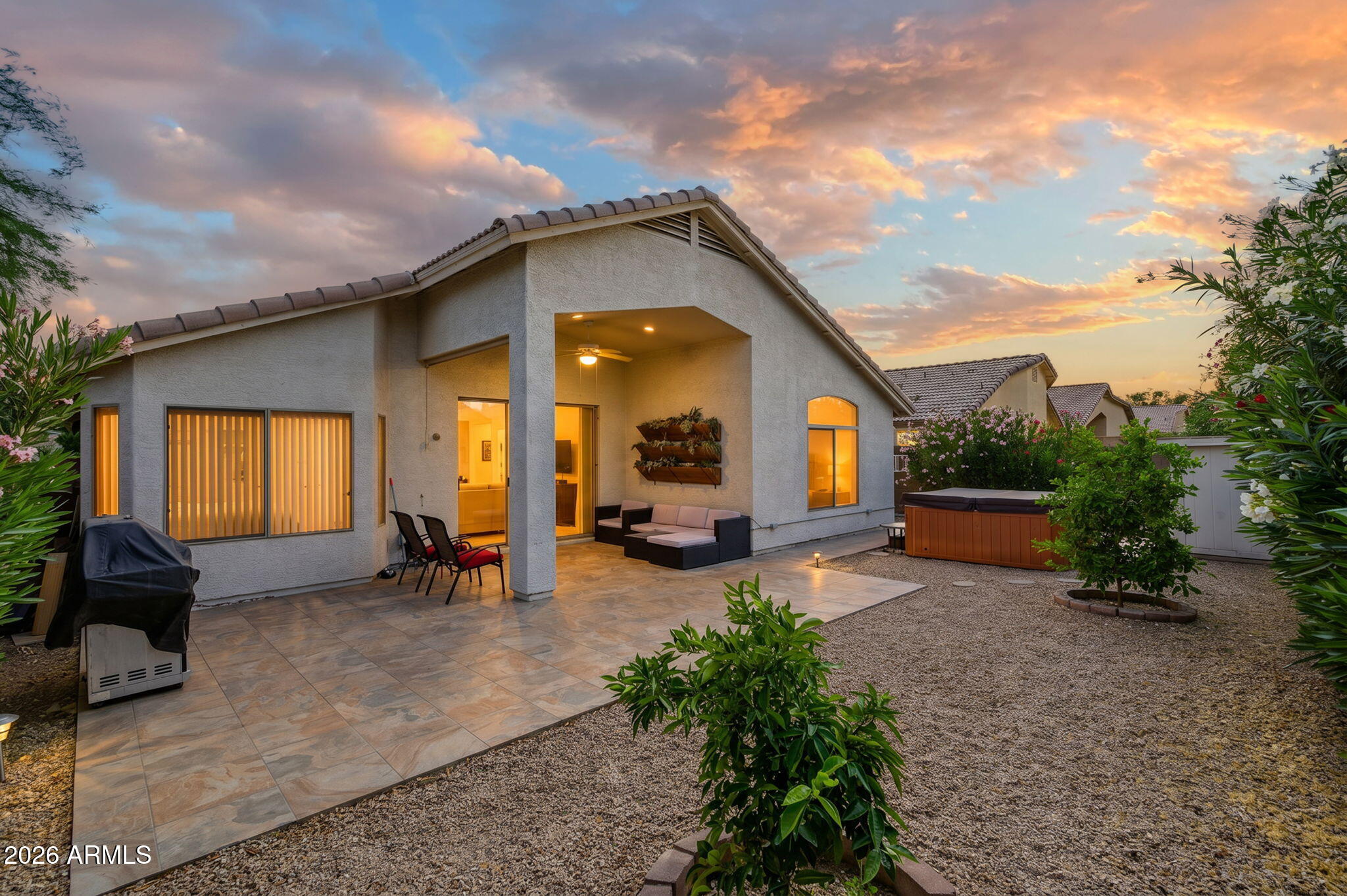 3136 E ROVEEN Avenue