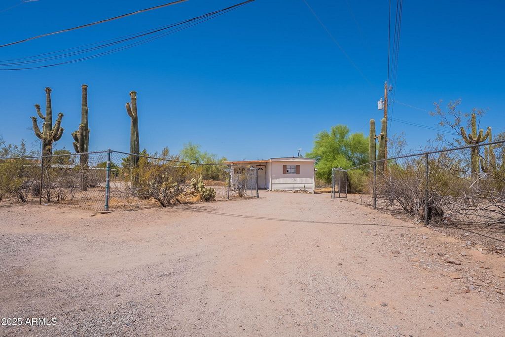 Photo of 2306 S Cortez Road #0, Apache Junction, AZ 85119 (MLS # 6882355)