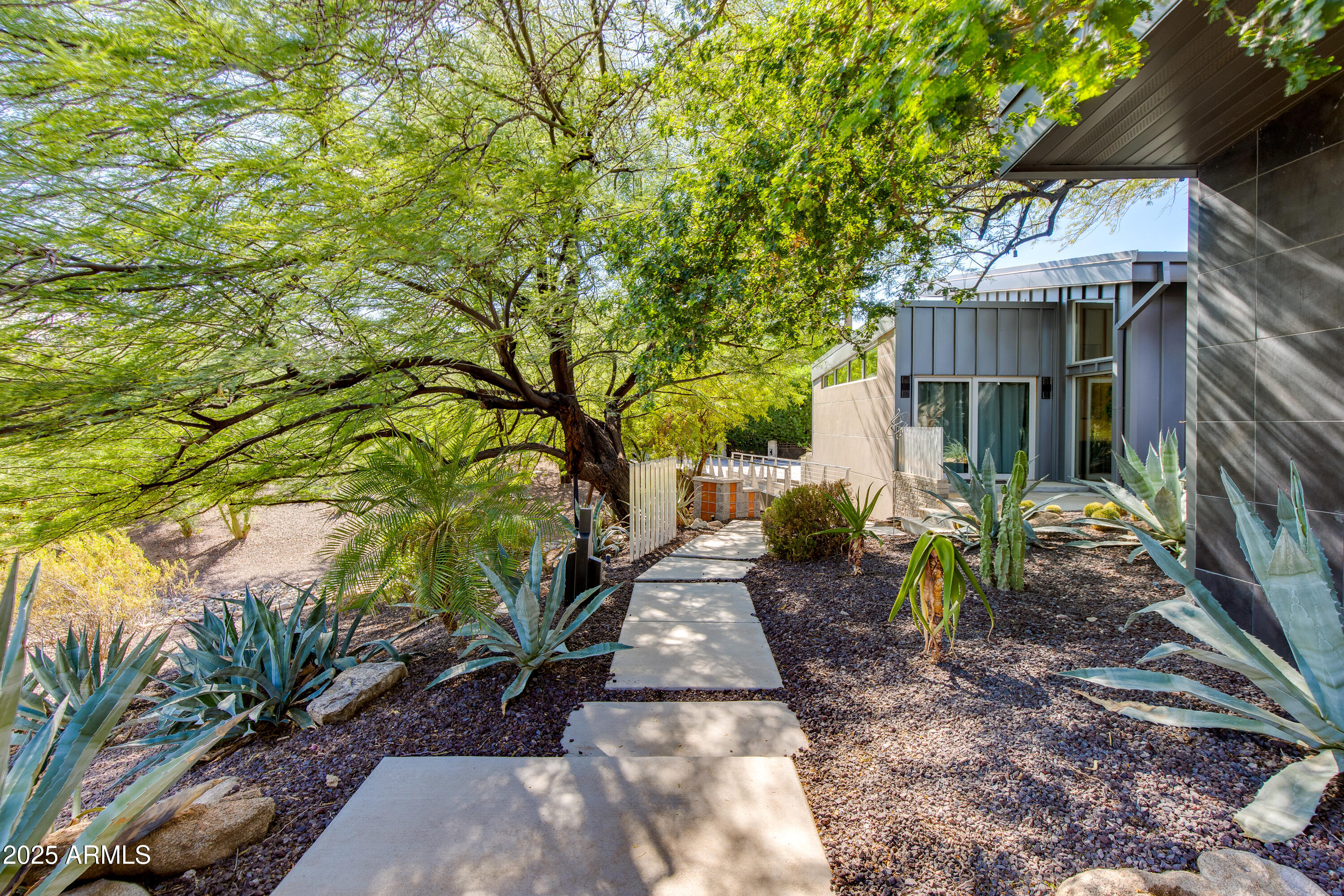 4306 E DESERT CREST Drive