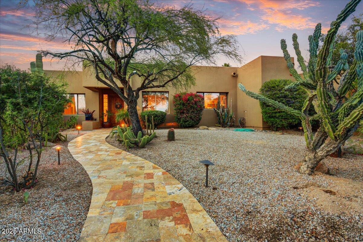 8526 E HACKAMORE Drive