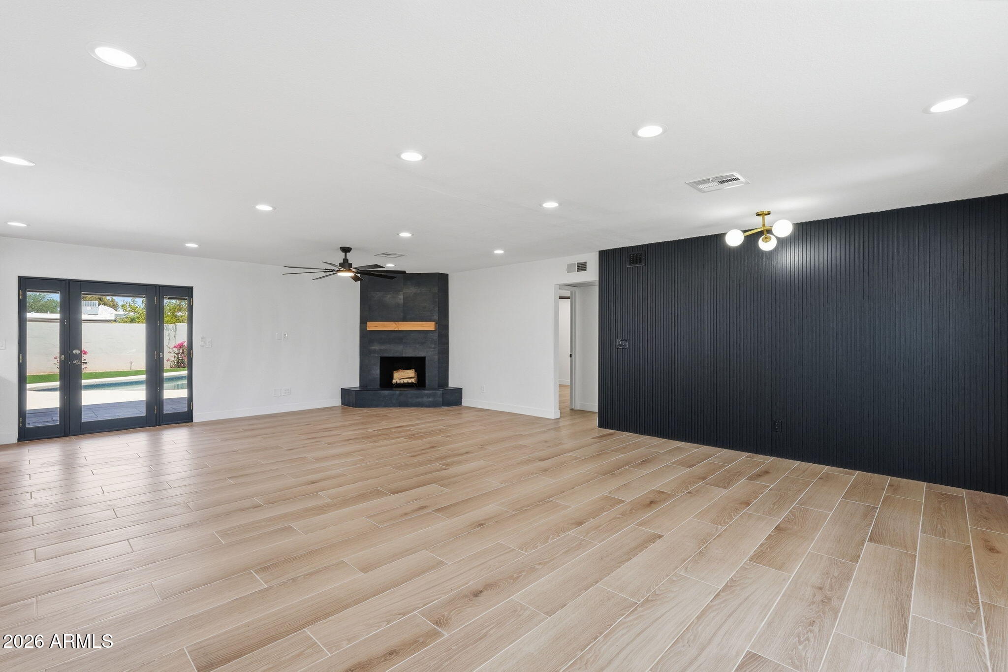5040 E COLUMBINE Drive