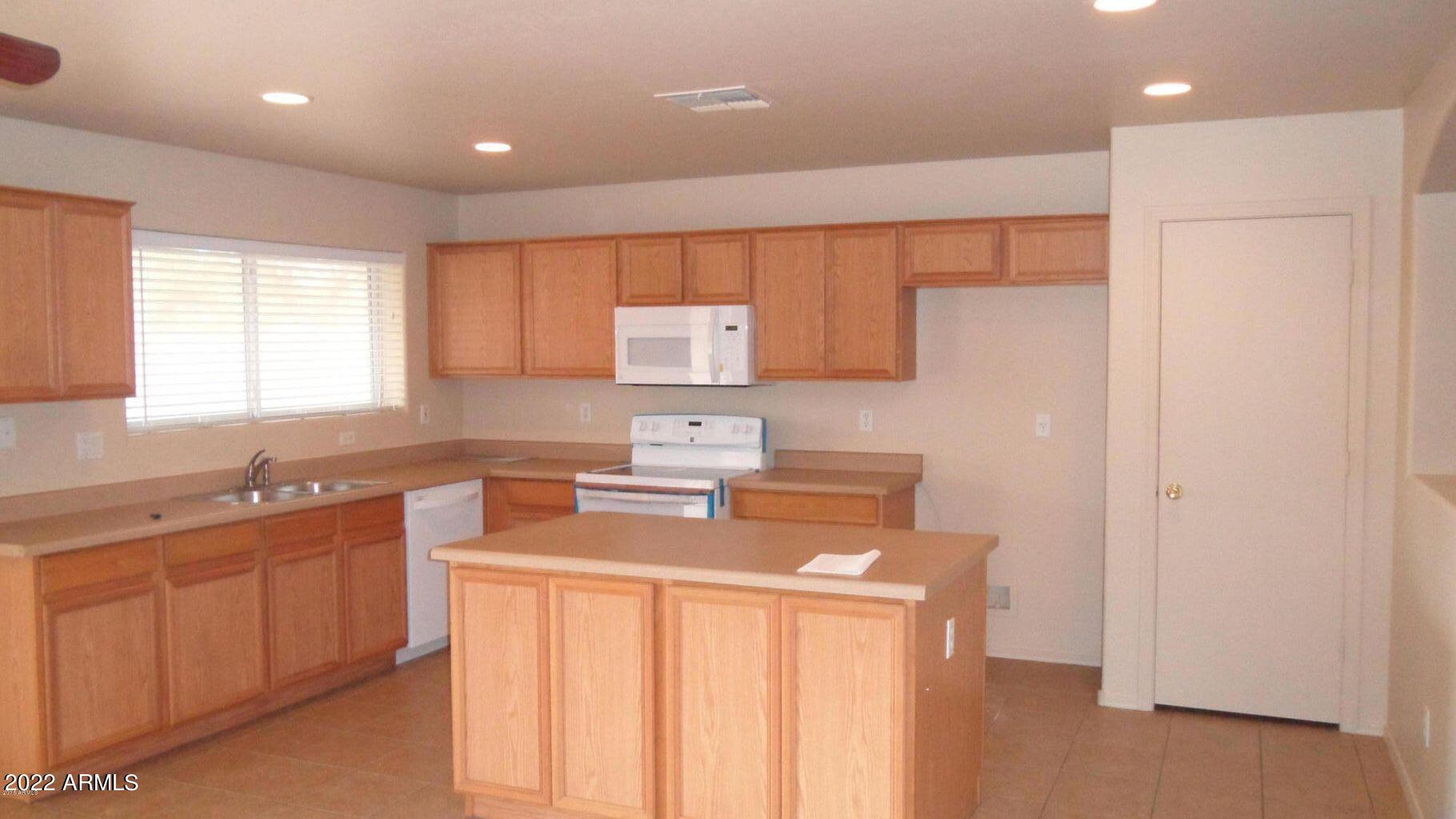 16377 W COTTONWOOD Street