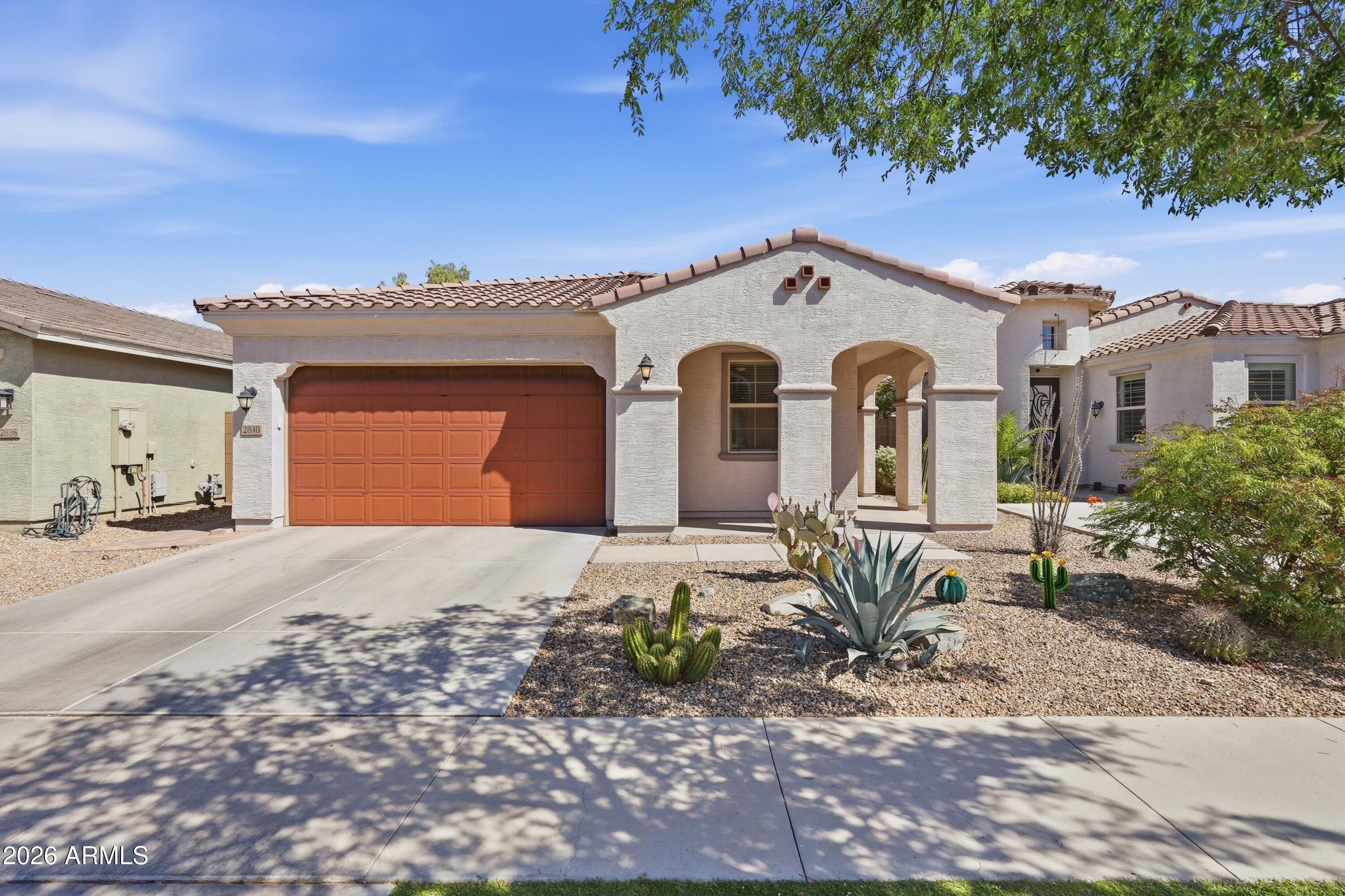 2840 E SUNLAND Avenue