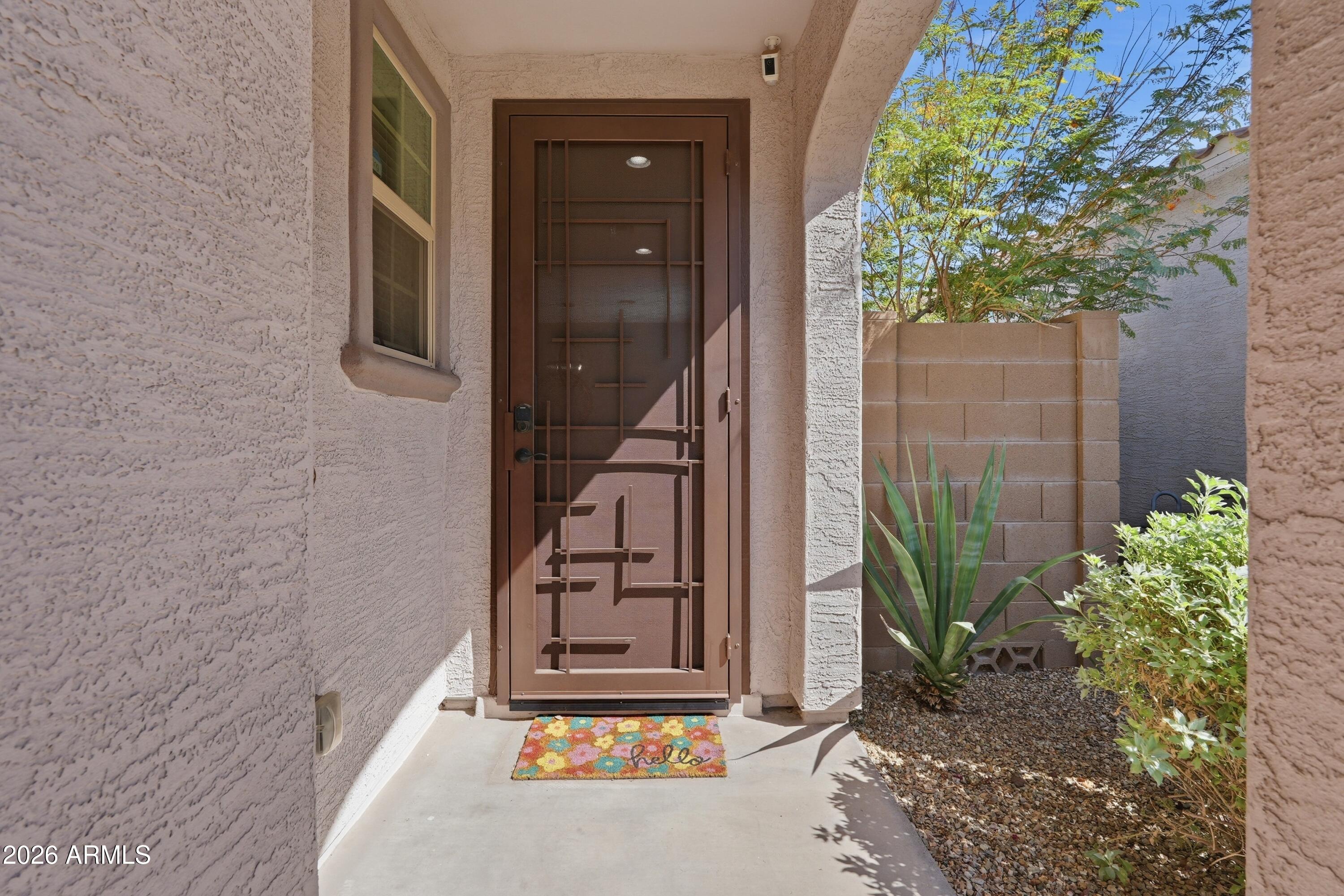 2840 E SUNLAND Avenue