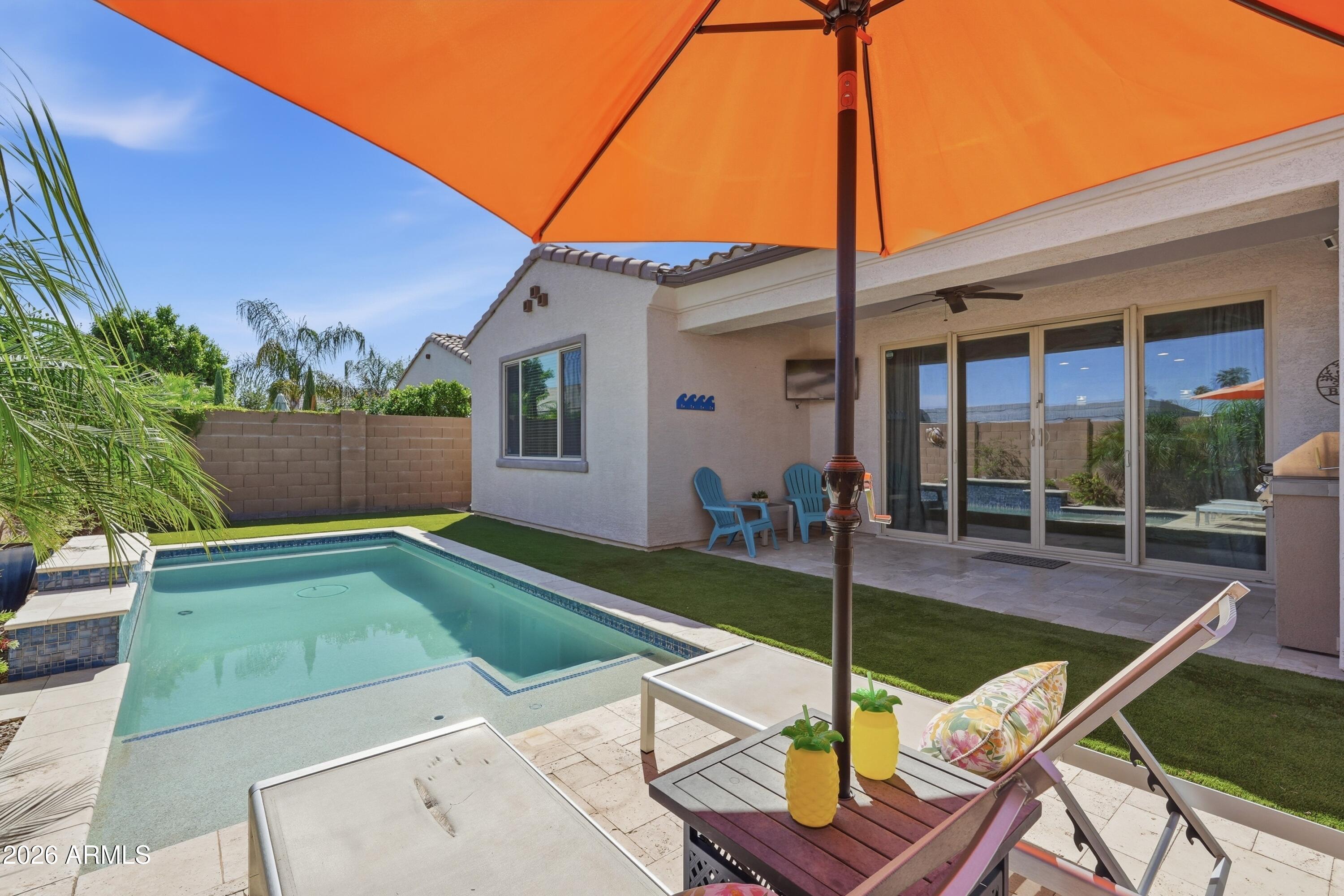 2840 E SUNLAND Avenue