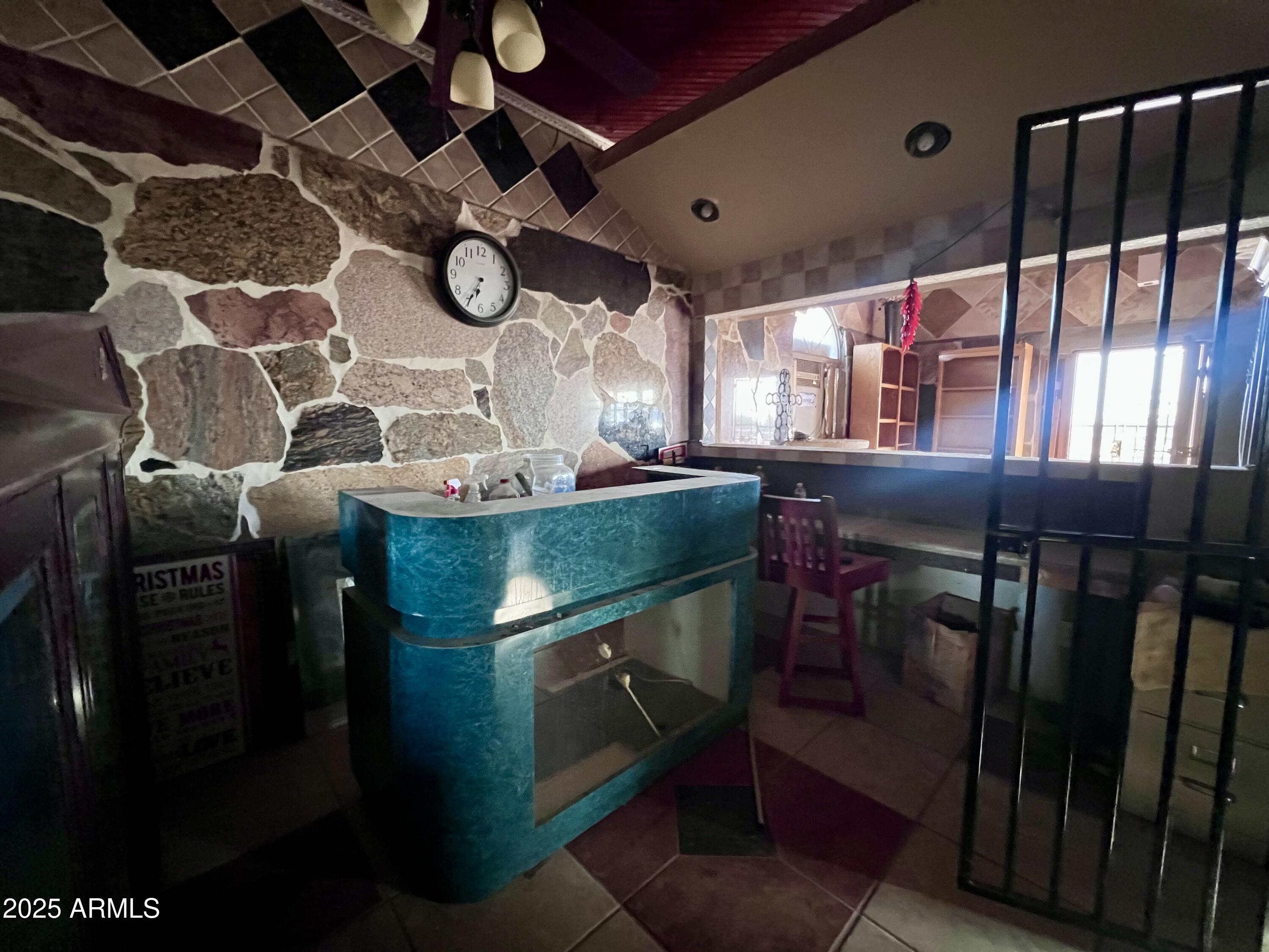 512 W FRONTIER Street