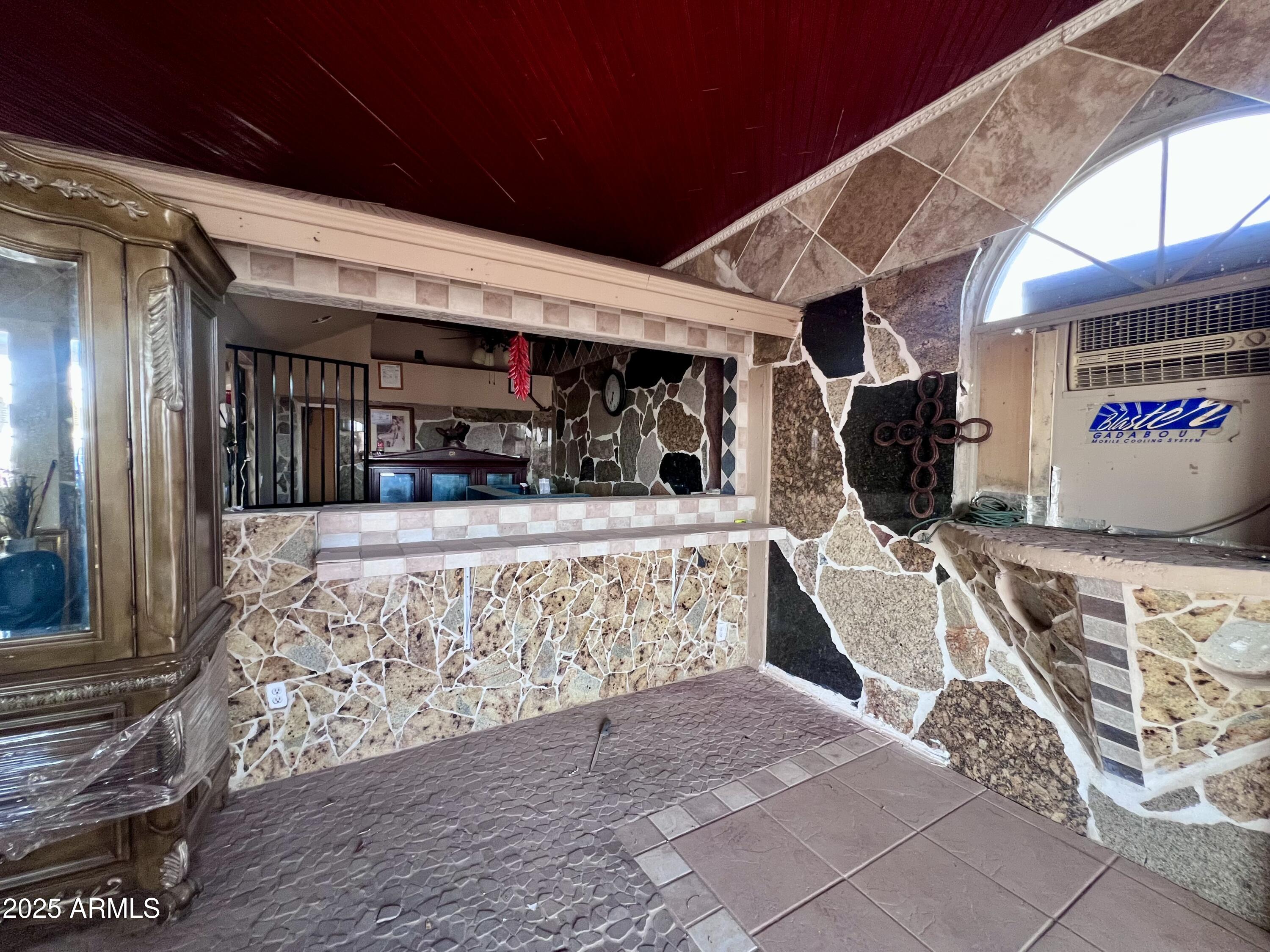 512 W FRONTIER Street