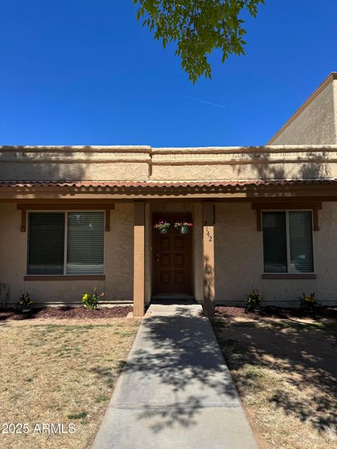 2142 E DONNER Drive Tempe AZ 85282