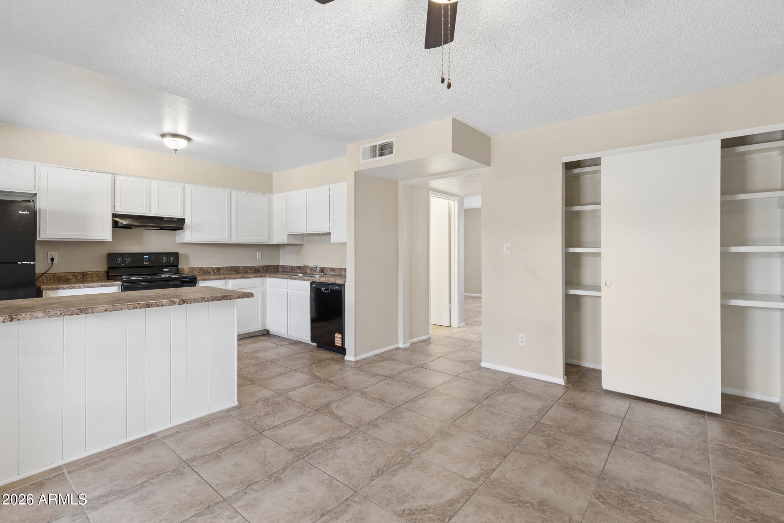 2221 W FARMDALE Avenue 25