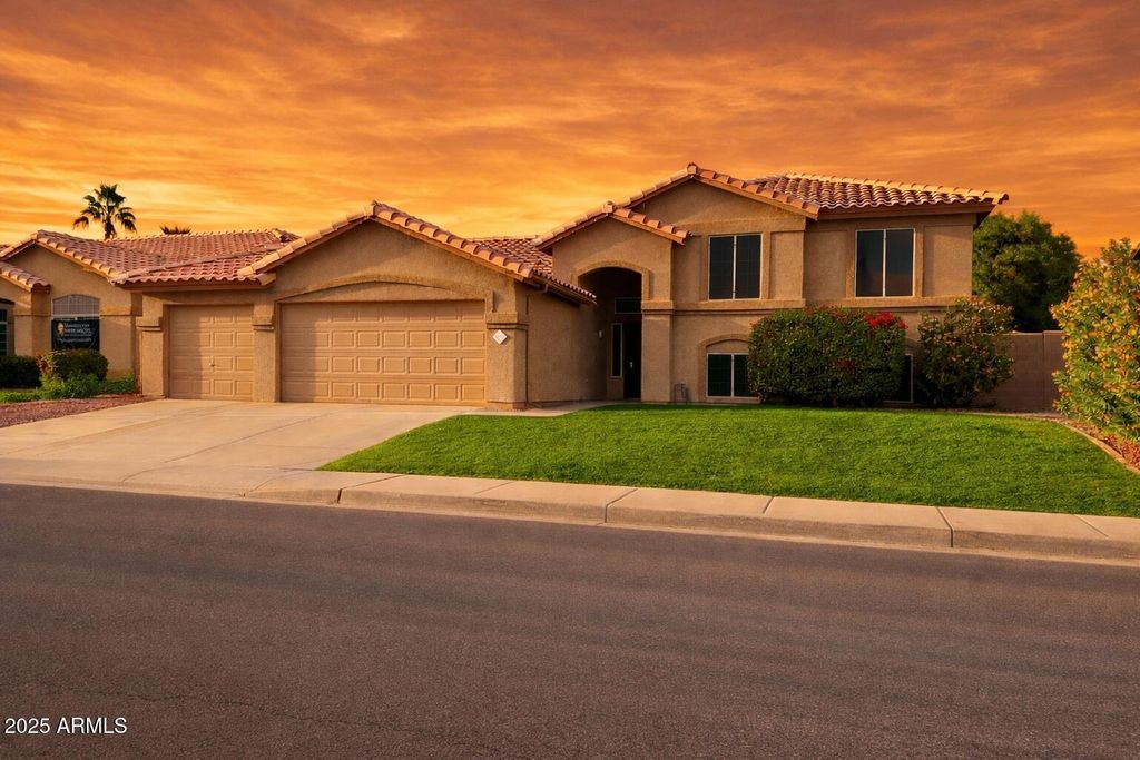 Photo of 1070 E Oakland Street, Chandler, AZ 85225 (MLS # 6960025)