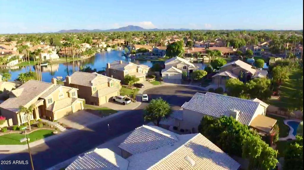 Photo of 910 S Paradise Drive, Gilbert, AZ 85233 (MLS # 6914433)