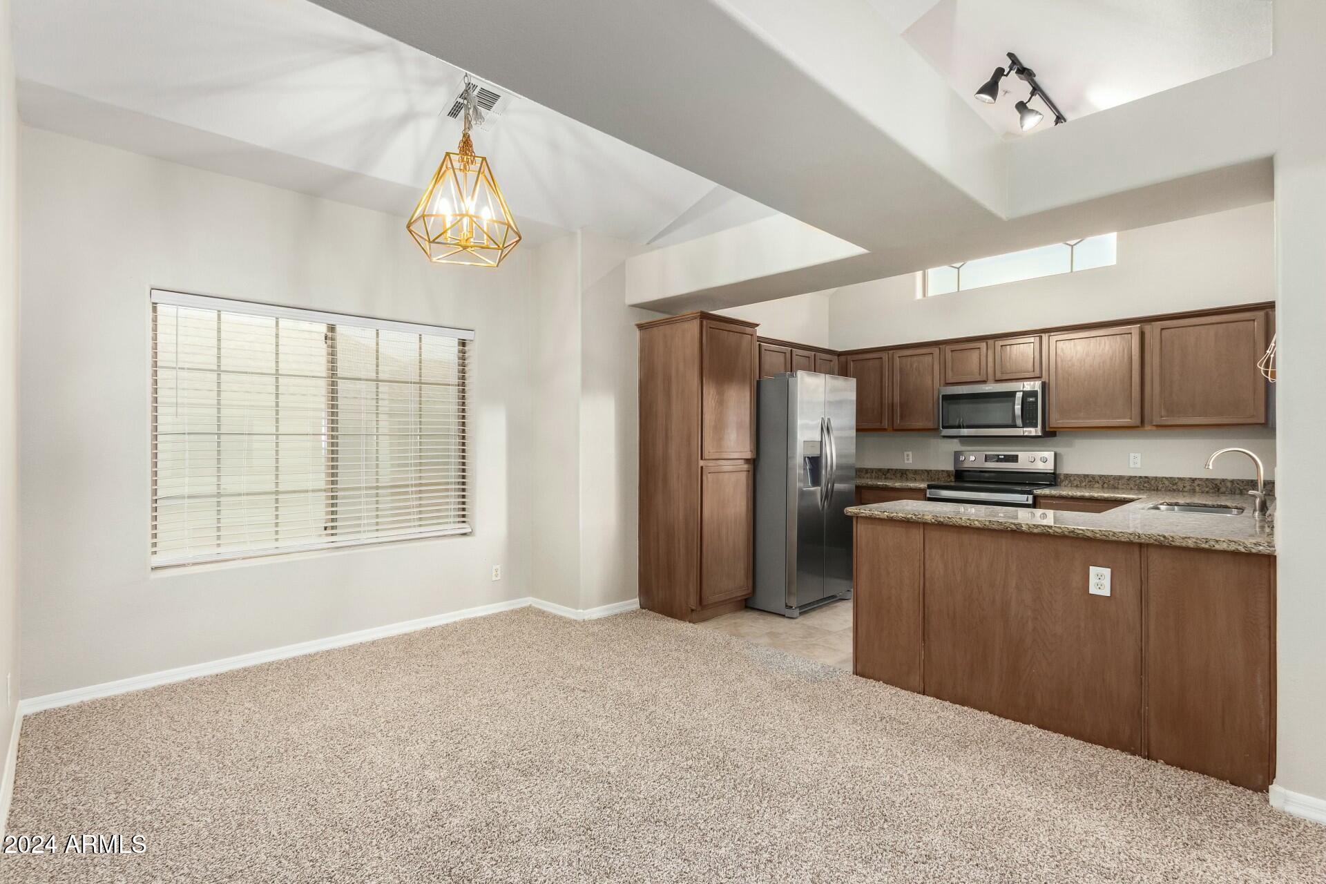 2801 N LITCHFIELD Road 18