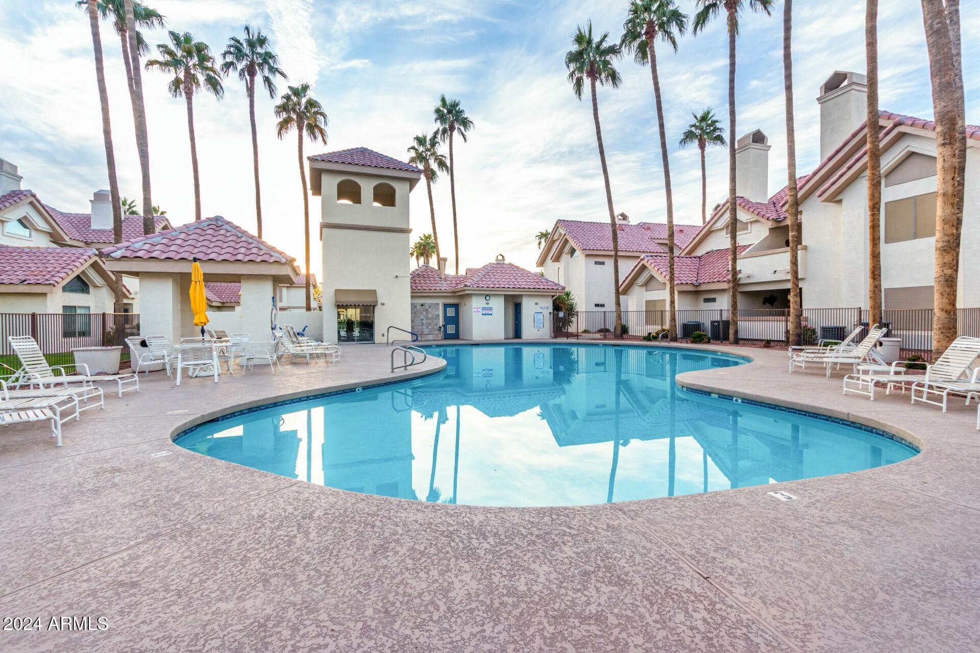 2801 N LITCHFIELD Road 18