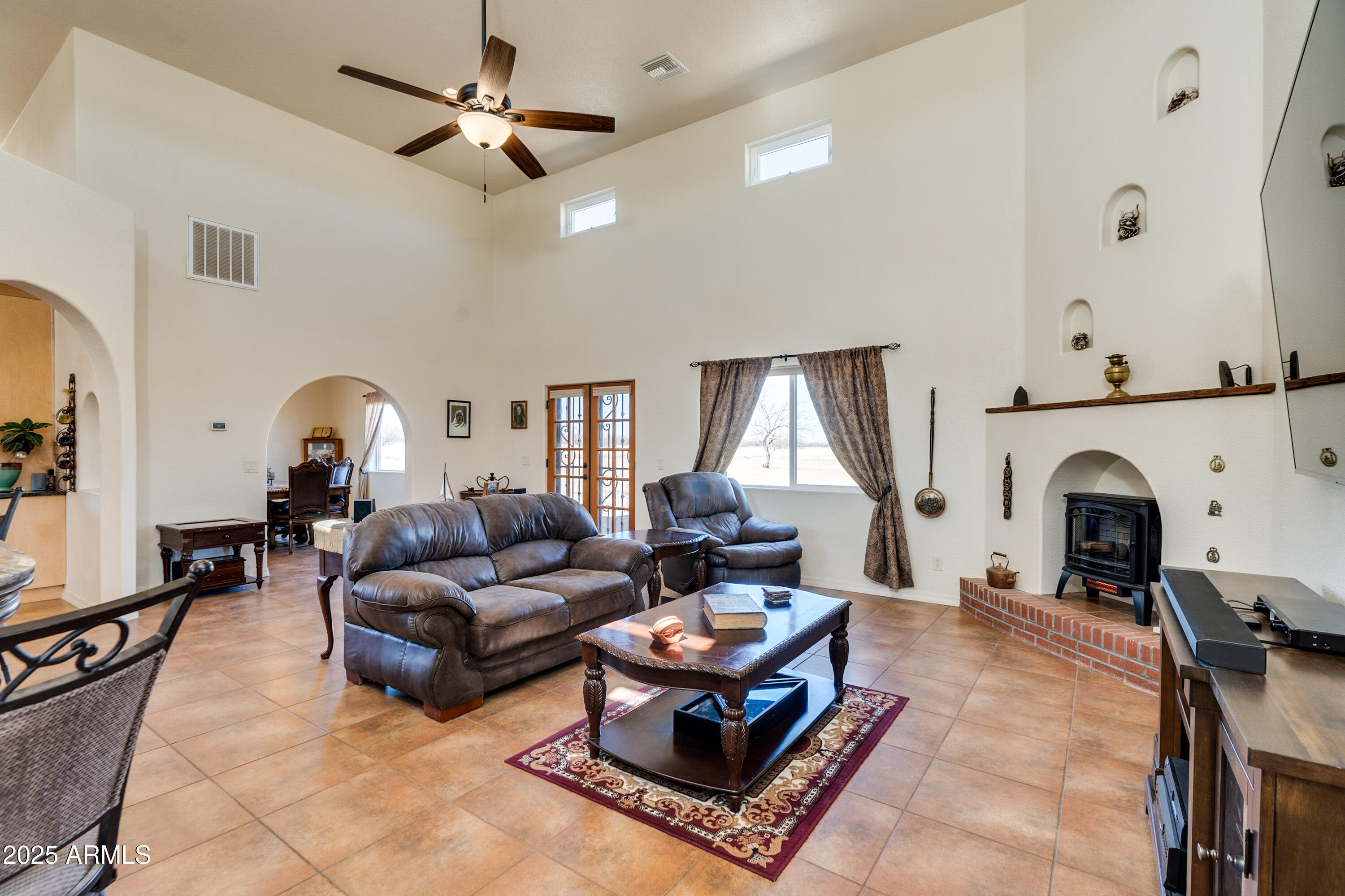 9141 E SUNSHINE Lane