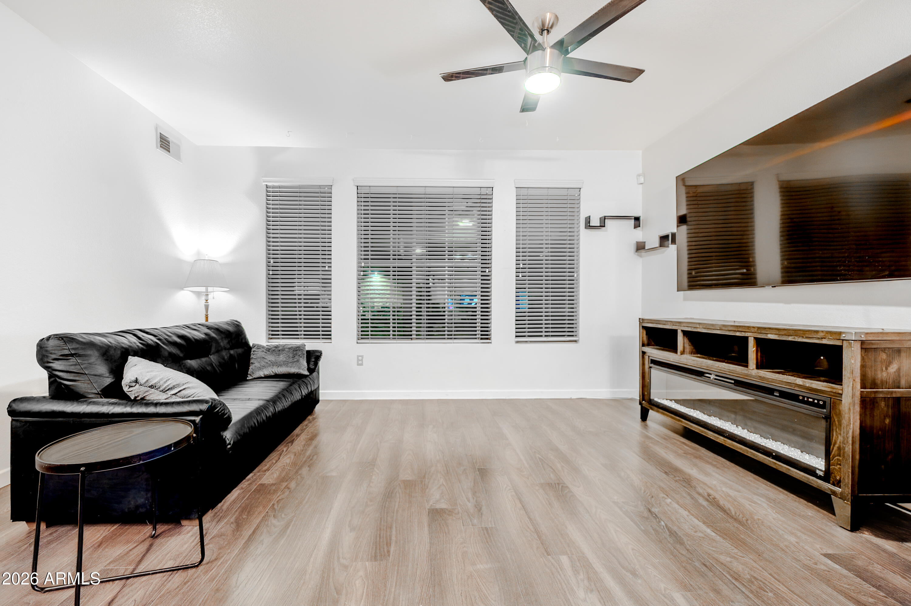 2402 E 5TH Street NW 1524