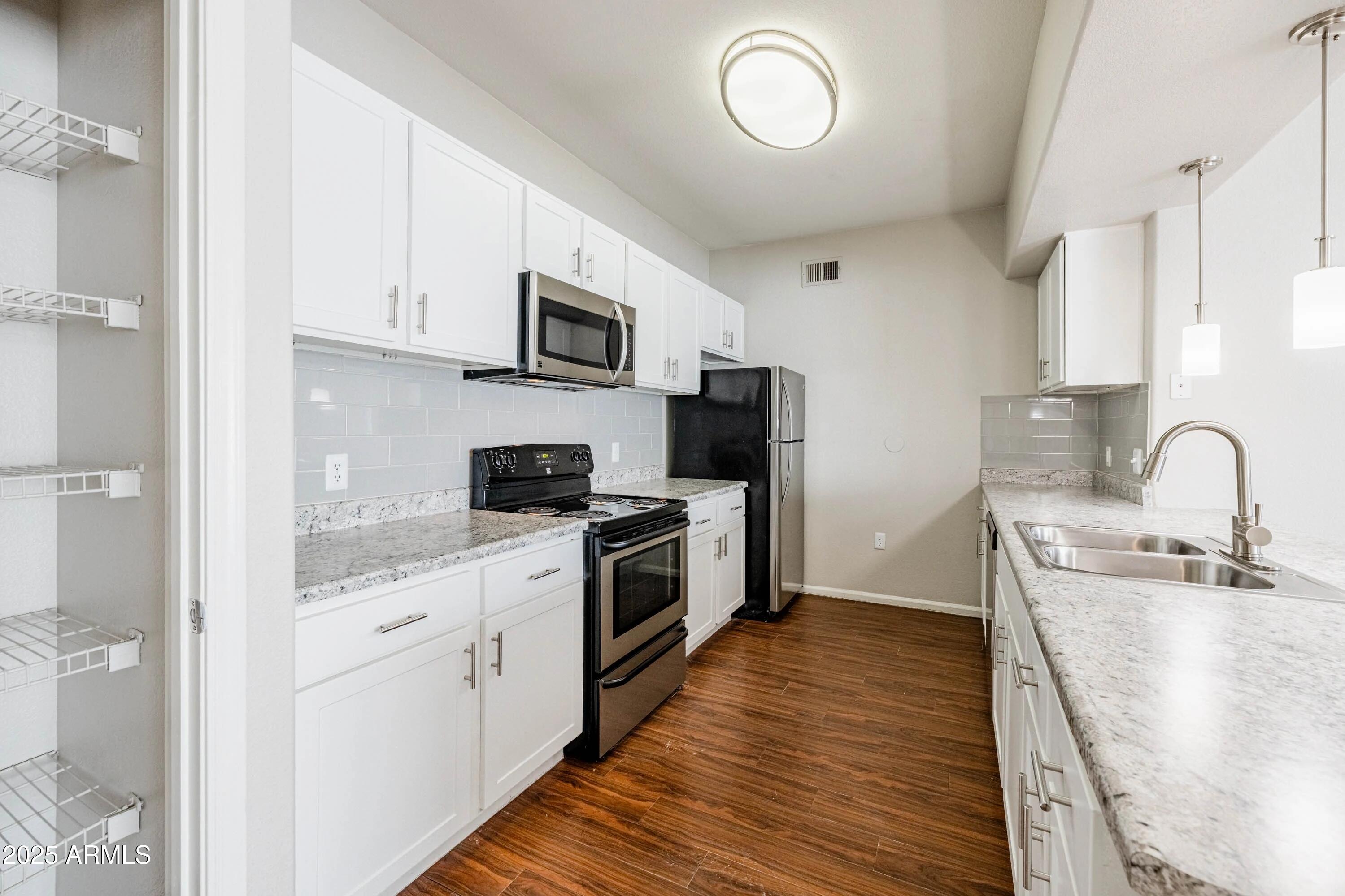 17374 N 89TH Avenue B2