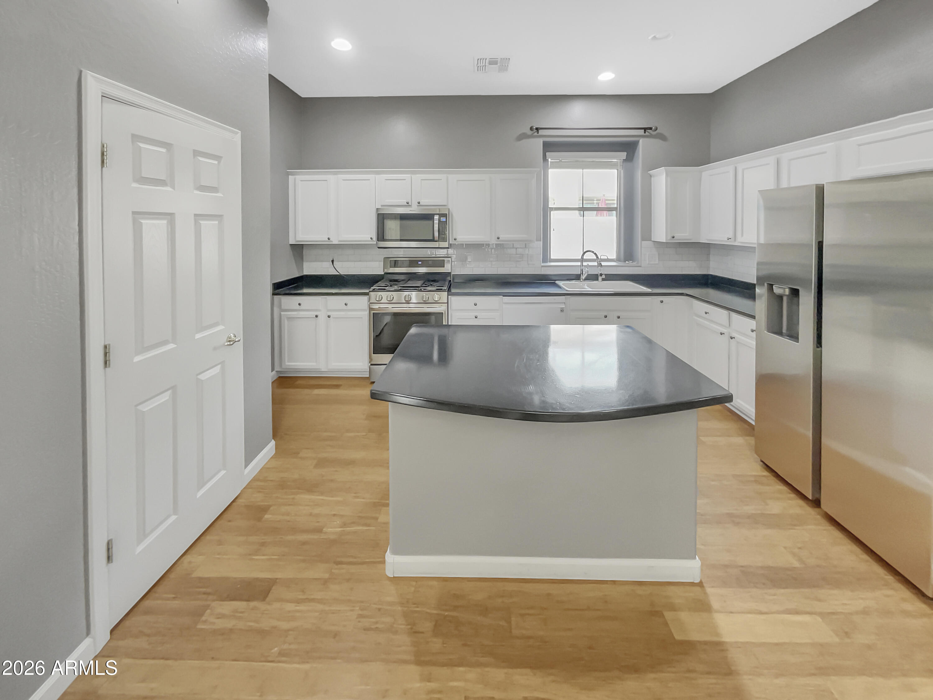 3830 N SPRINGFIELD Street