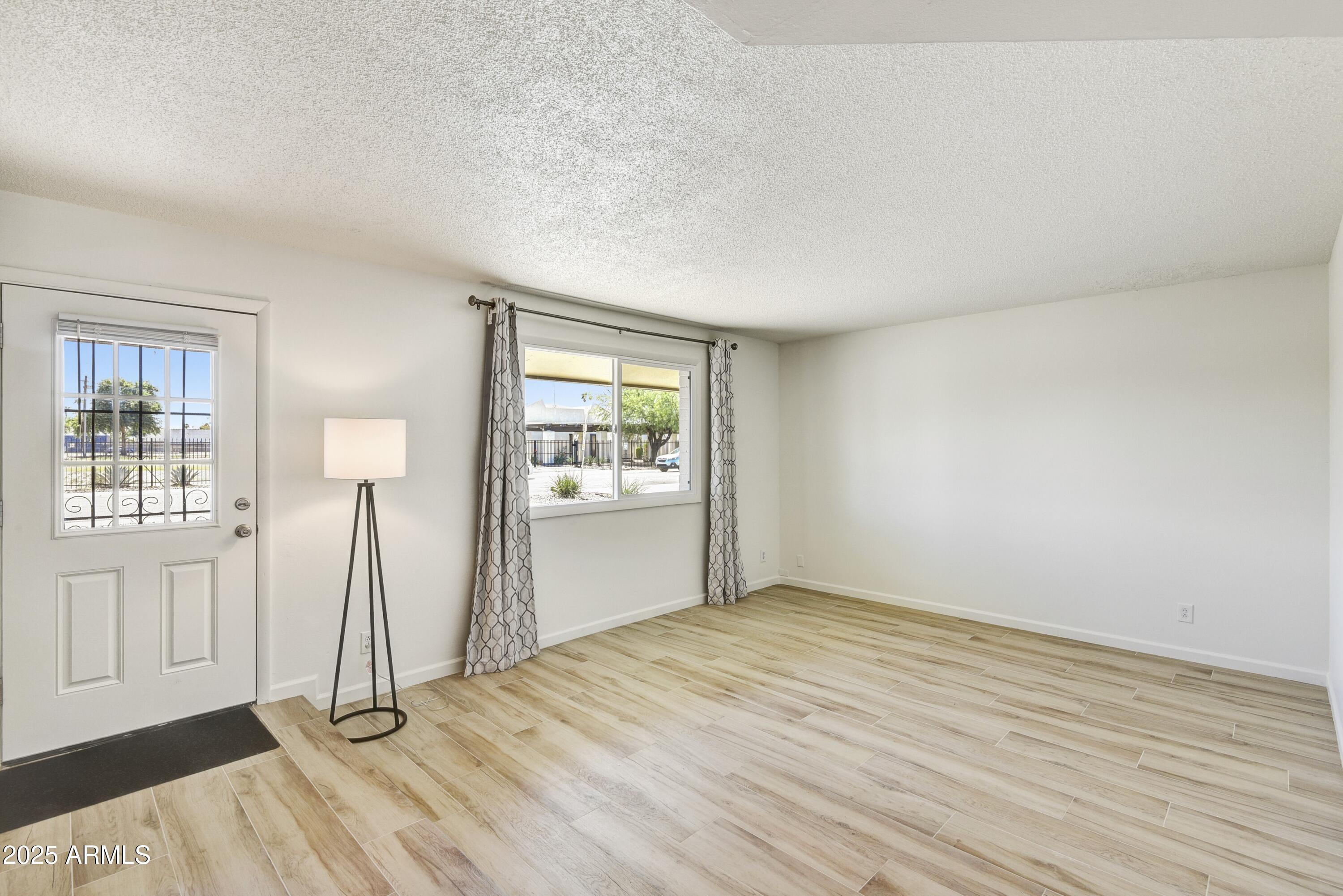 1986 E PALMCROFT Drive