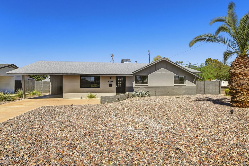 Photo of 1986 E Palmcroft Drive, Tempe, AZ 85282 (MLS # 6926104)