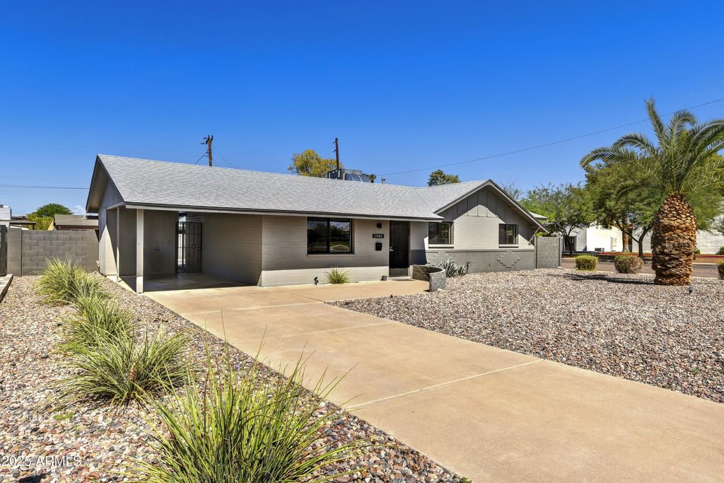 Photo of 1986 E Palmcroft Drive, Tempe, AZ 85282 (MLS # 6926104)
