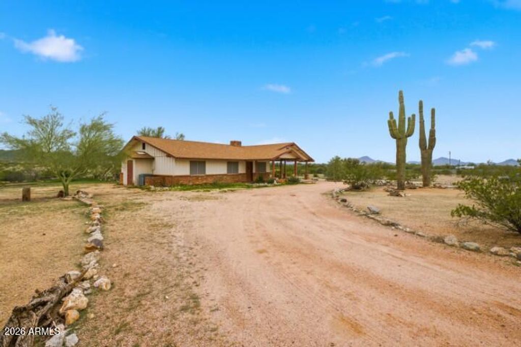 Photo of 19402 W Lynx Road, Buckeye, AZ 85326 (MLS # 6986105)