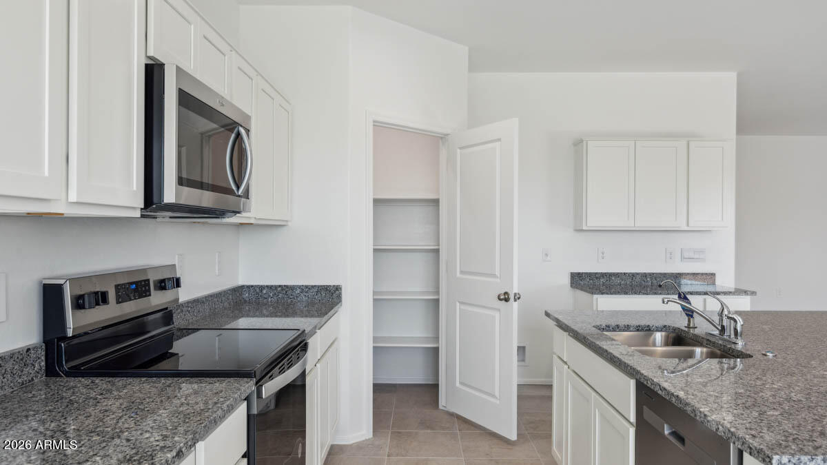 1594 E CURRIER Drive E