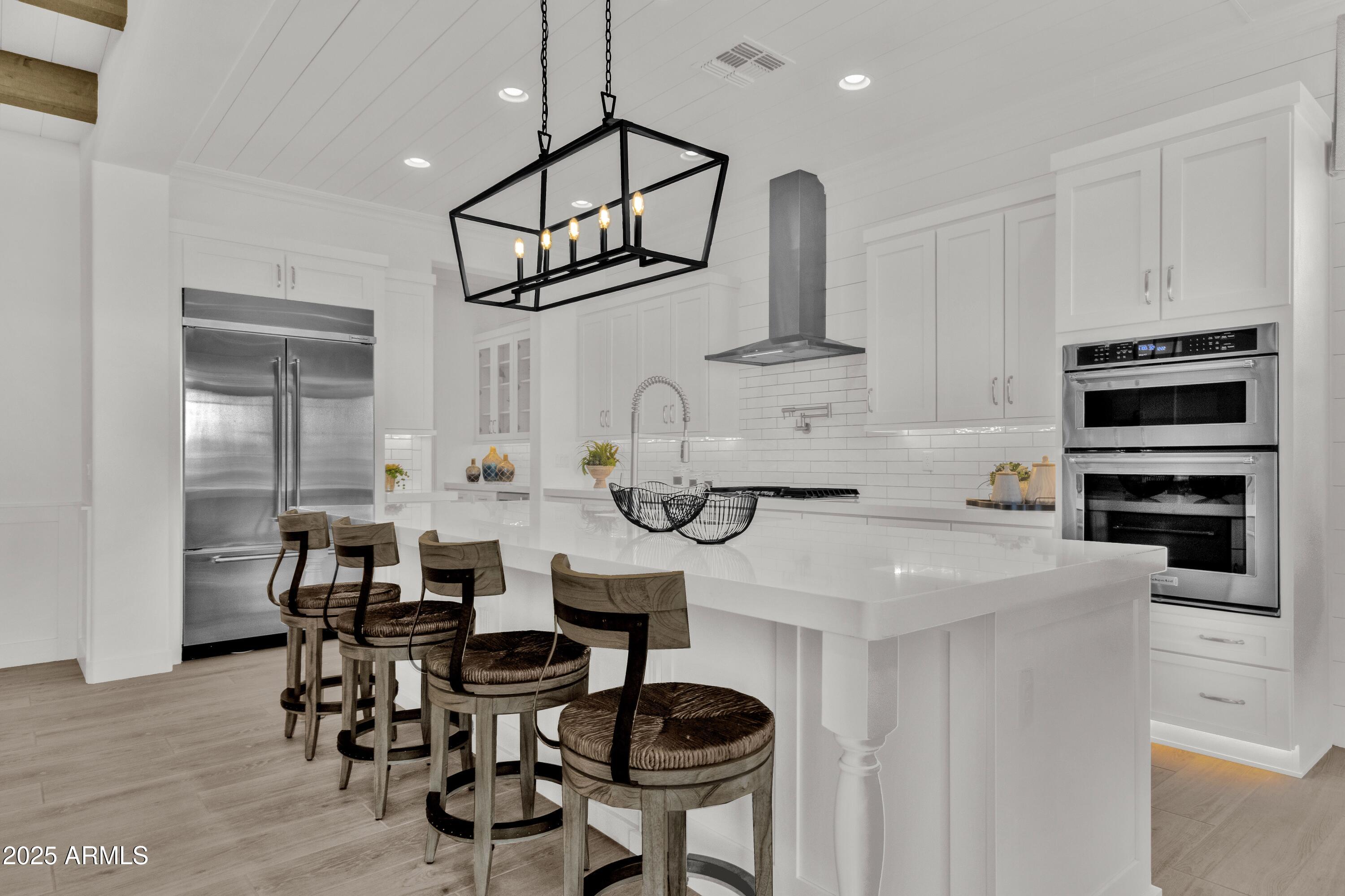 1104 E GLENEAGLE Drive