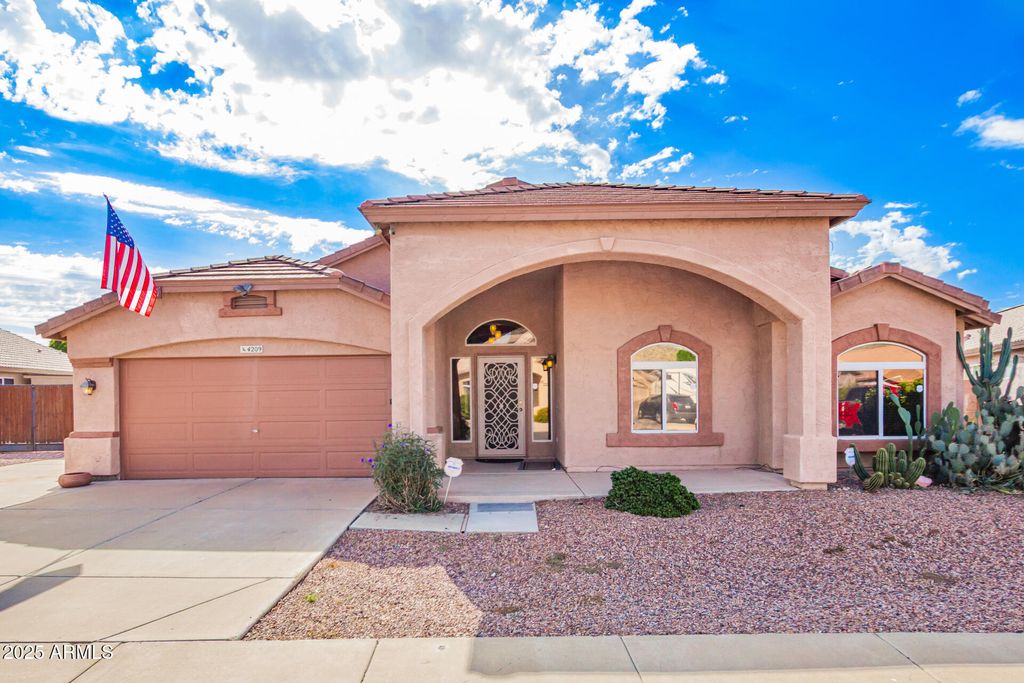 Photo of 4209 W Wahalla Lane, Glendale, AZ 85308 (MLS # 6931955)