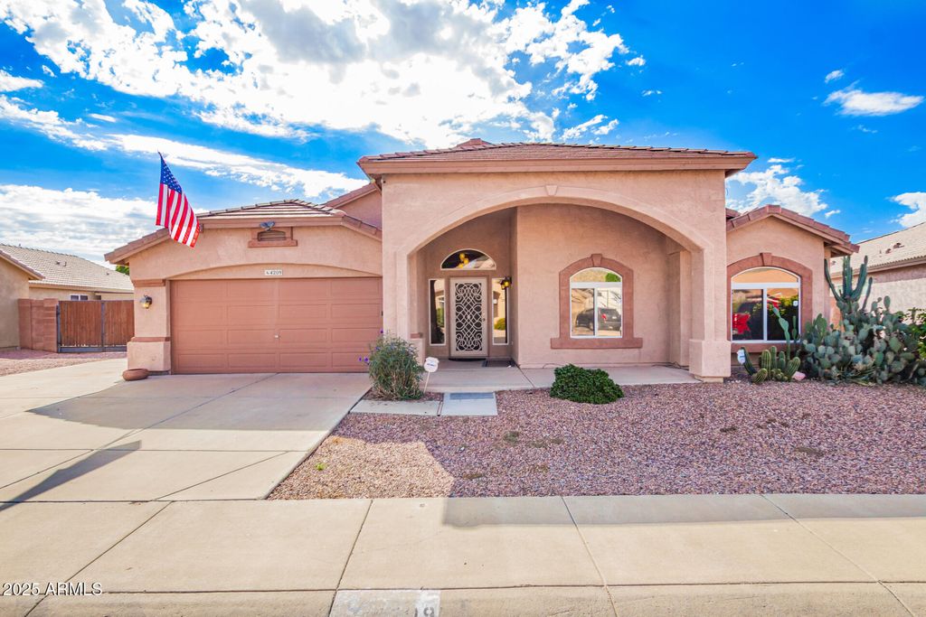 Photo of 4209 W Wahalla Lane, Glendale, AZ 85308 (MLS # 6931955)
