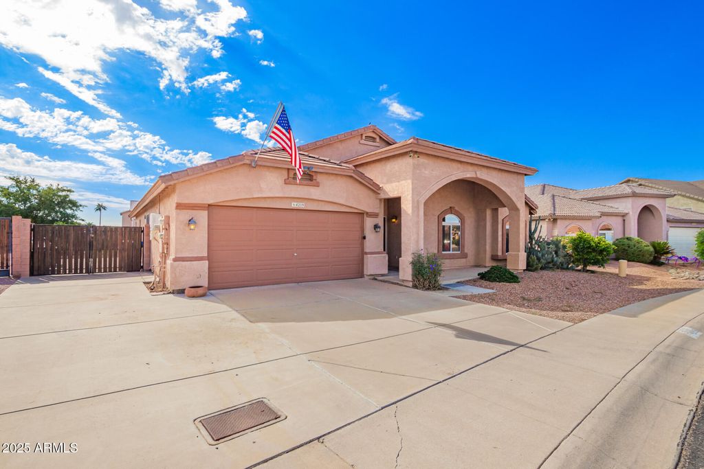 Photo of 4209 W Wahalla Lane, Glendale, AZ 85308 (MLS # 6931955)
