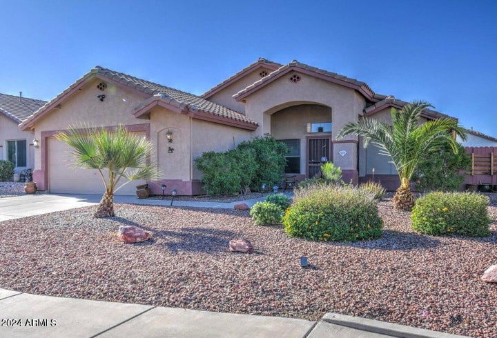 Photo 1 of 18 — 537 E Appaloosa Road, Gilbert, AZ 85296