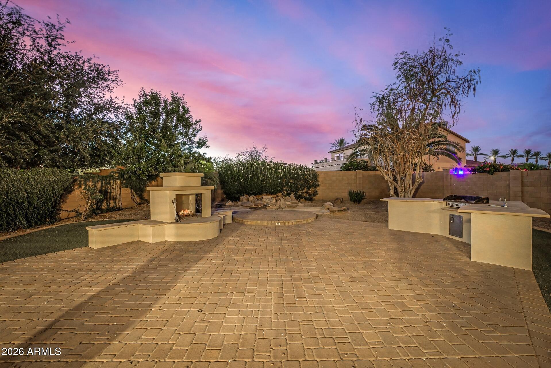 700 W POWELL Way