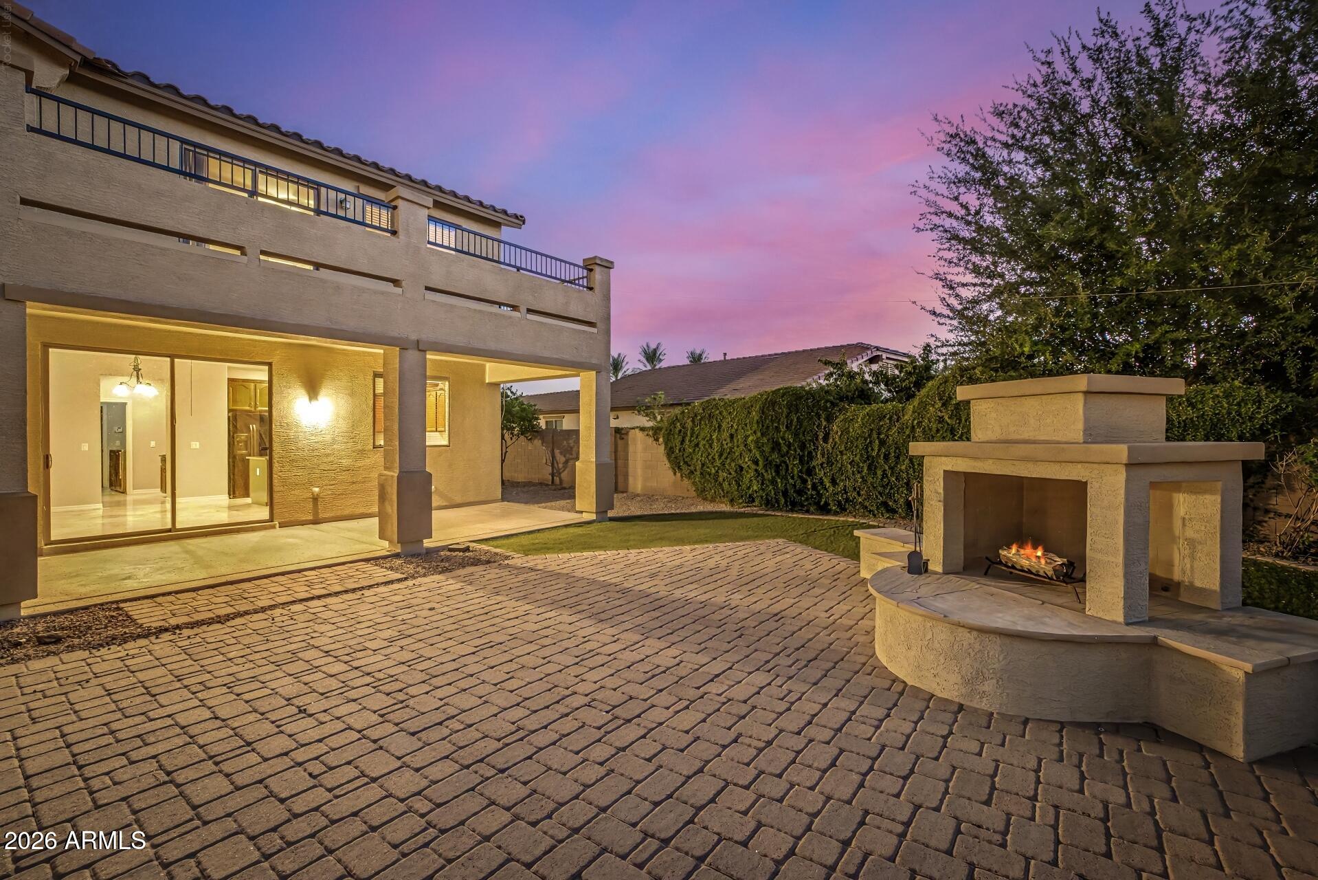 700 W POWELL Way
