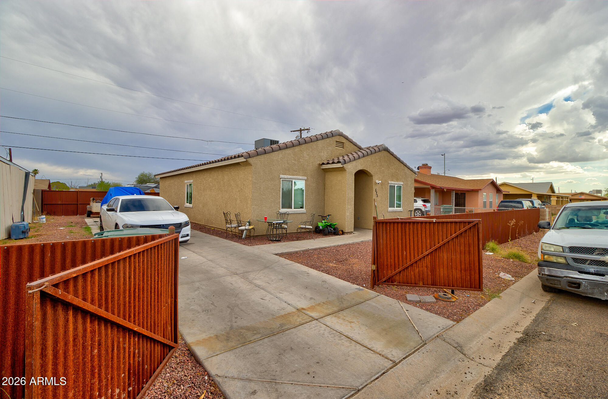 525 W 13TH Place