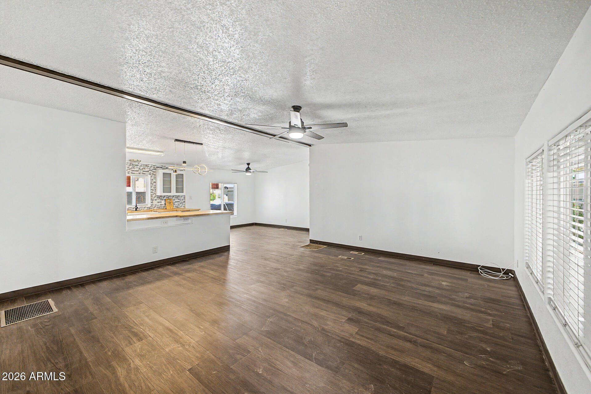 1105 N Dysart Road 16