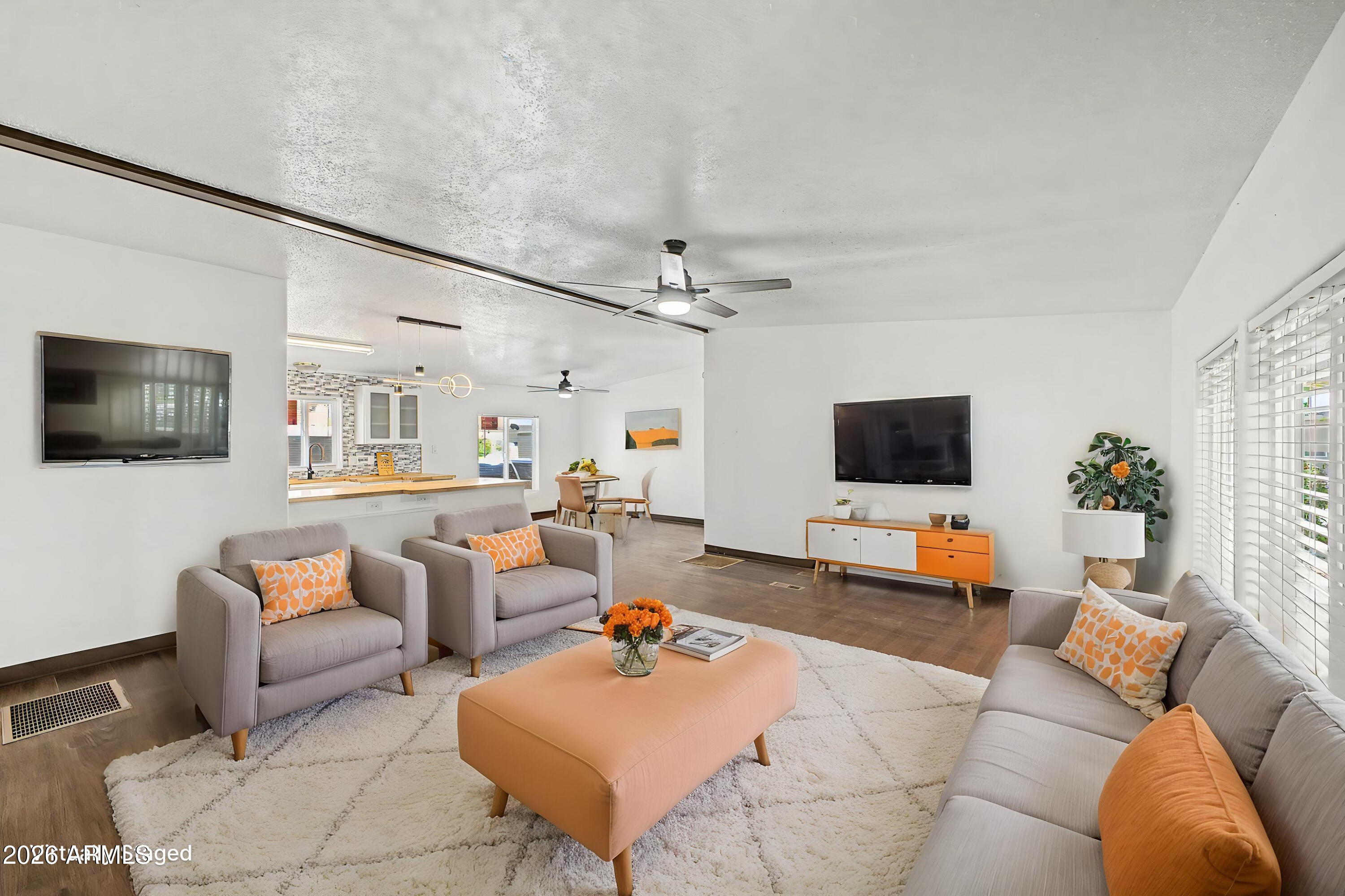 1105 N Dysart Road 16