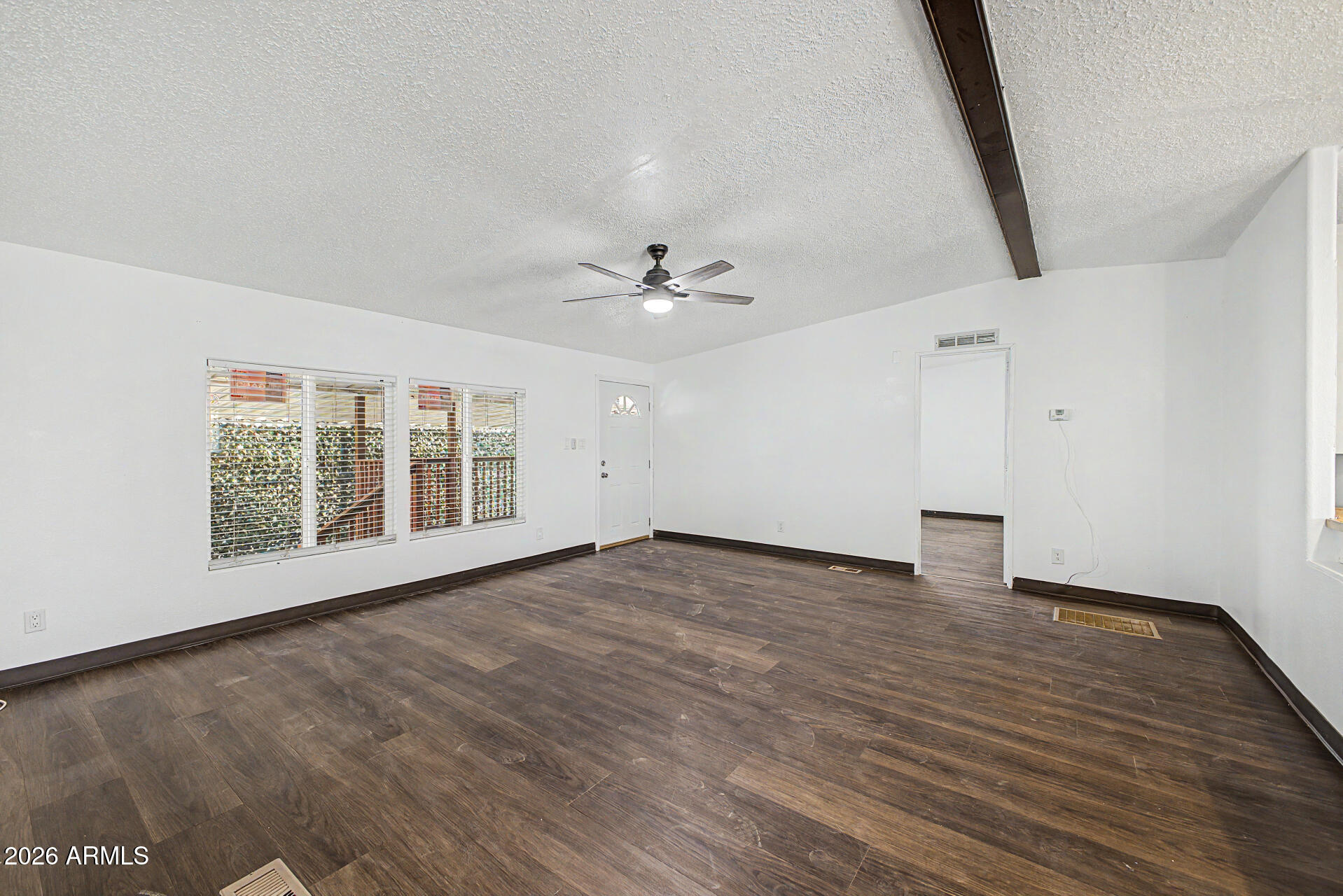 1105 N Dysart Road 16