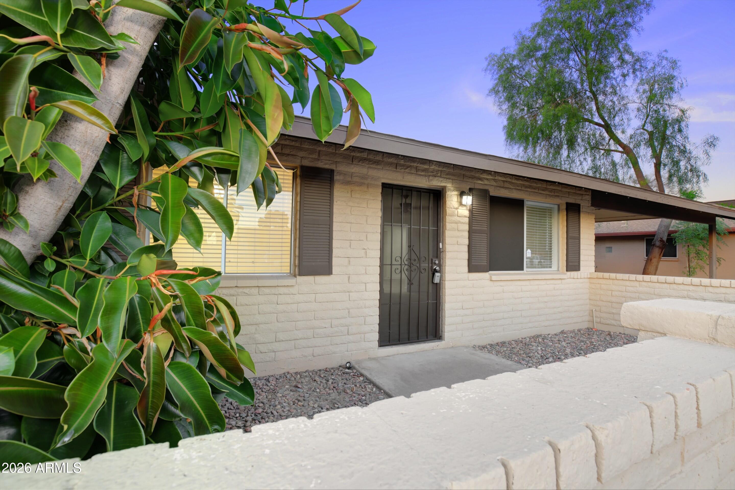 2924 W MYRTLE Avenue