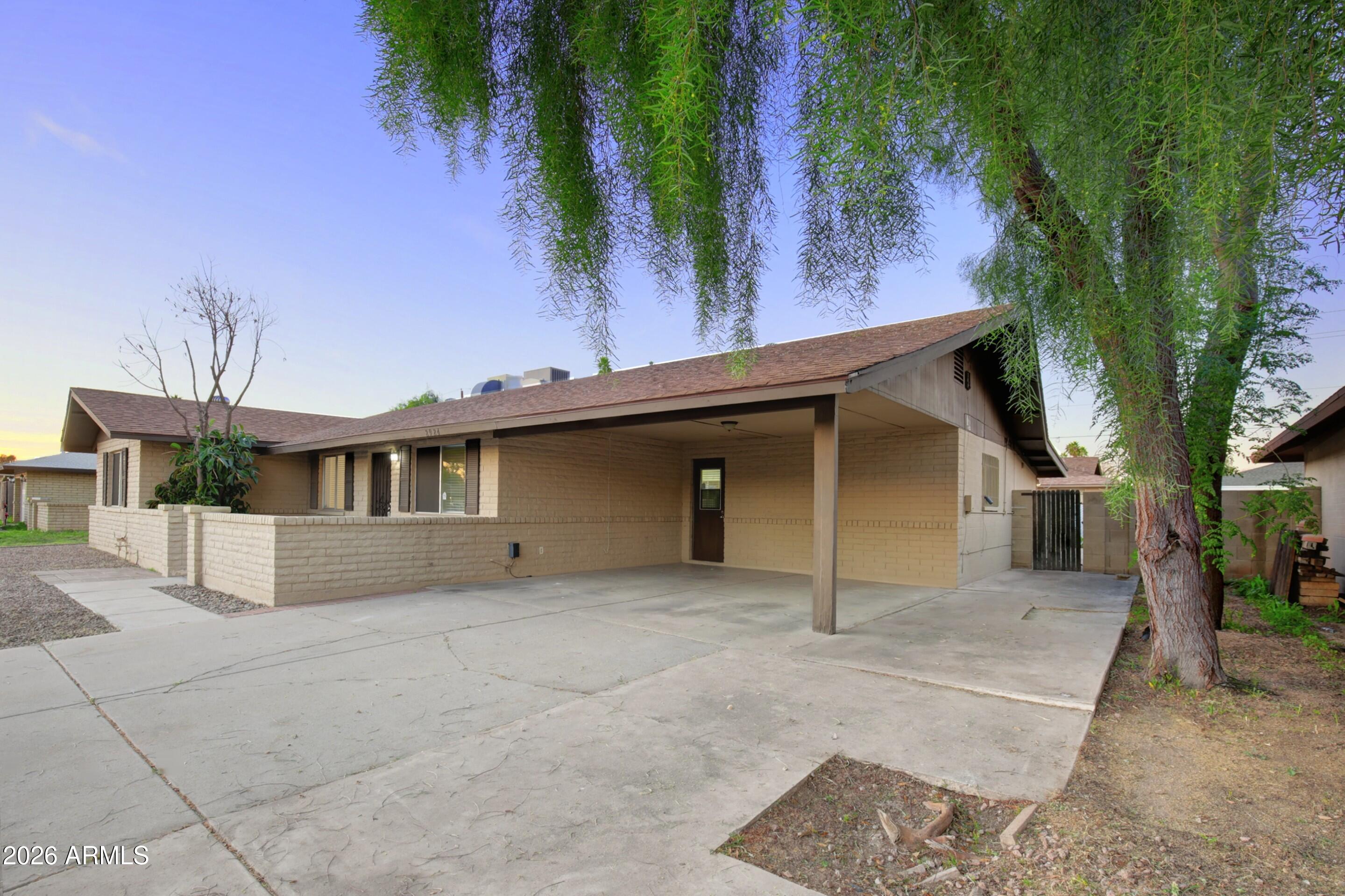 2924 W MYRTLE Avenue