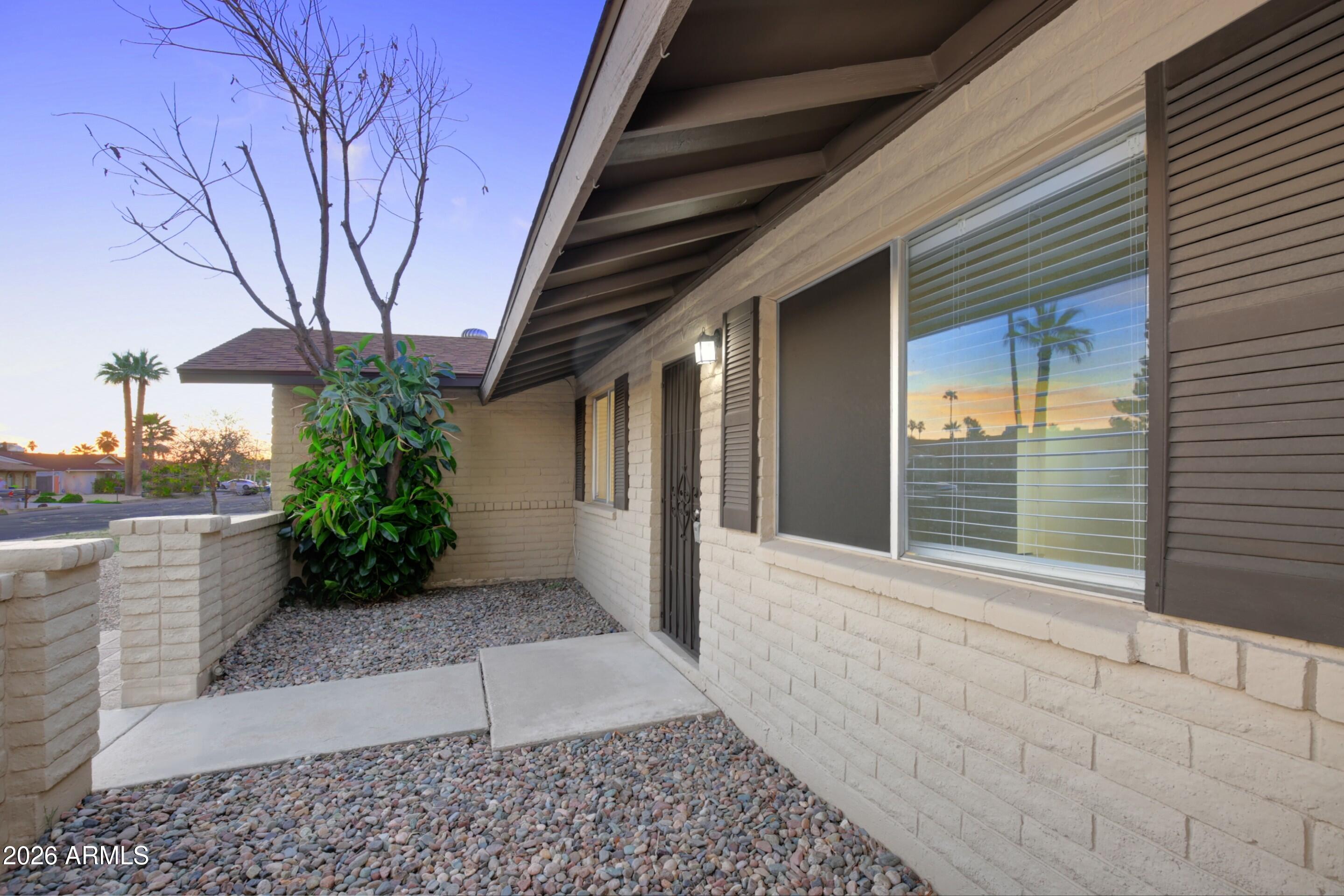 2924 W MYRTLE Avenue