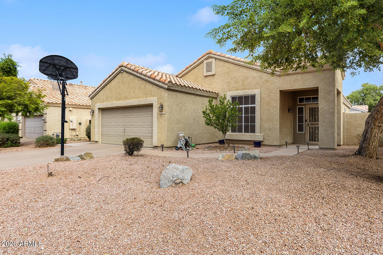 7246 E LOMITA Avenue